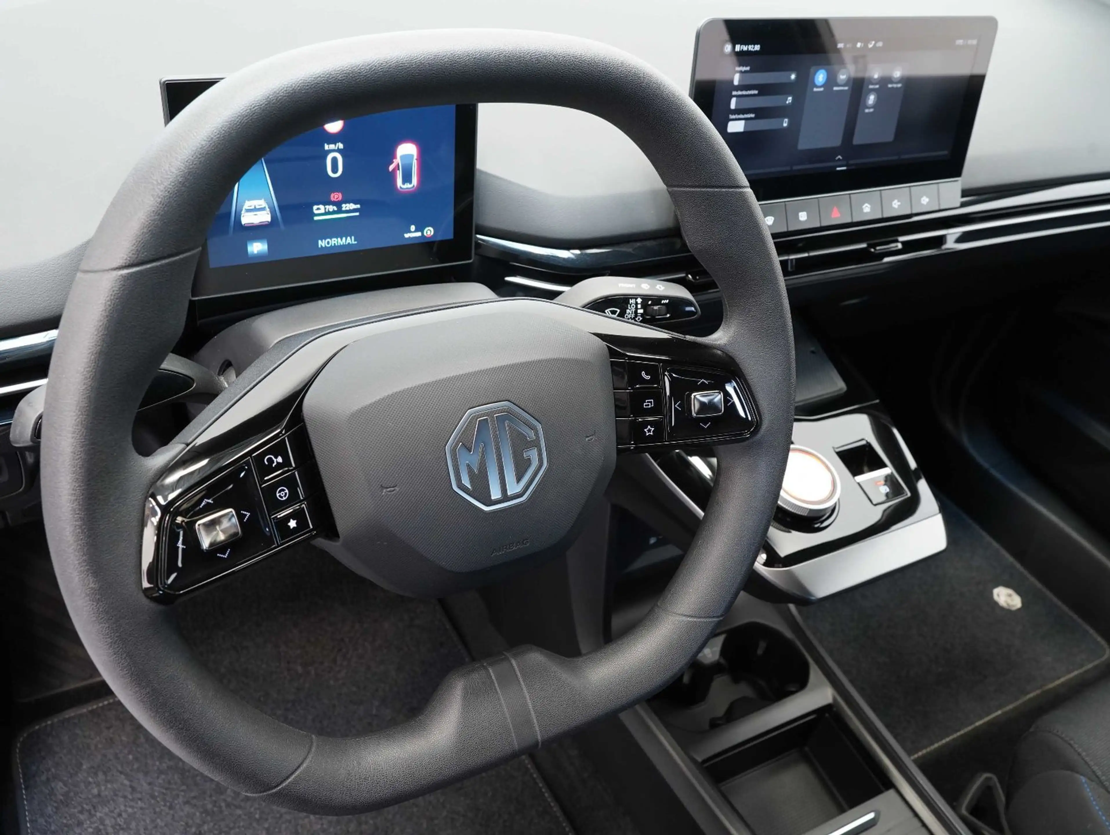 MG MG4 Standard 51KWH/LED/ACC/LANE/DAB/SOH — photo 6