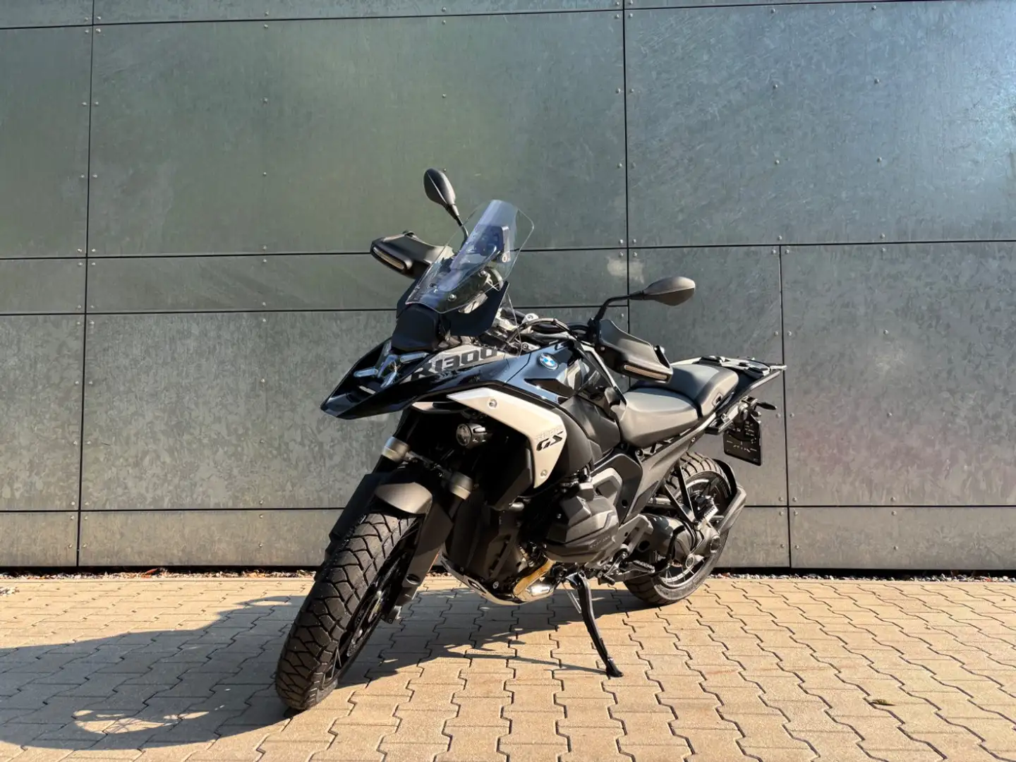 BMW R 1300 GS Triple Black ASA inkl. Zubehörgutschein 1.300€ Чорний - 2