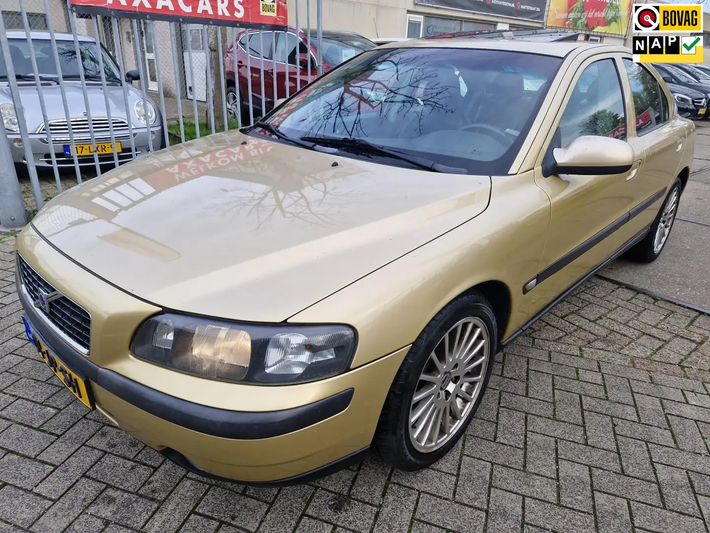 Volvo S60 2.4 Edition AUTOMAAT ! STERKE NETTE AUTO ! NIUWE A Geel - 1
