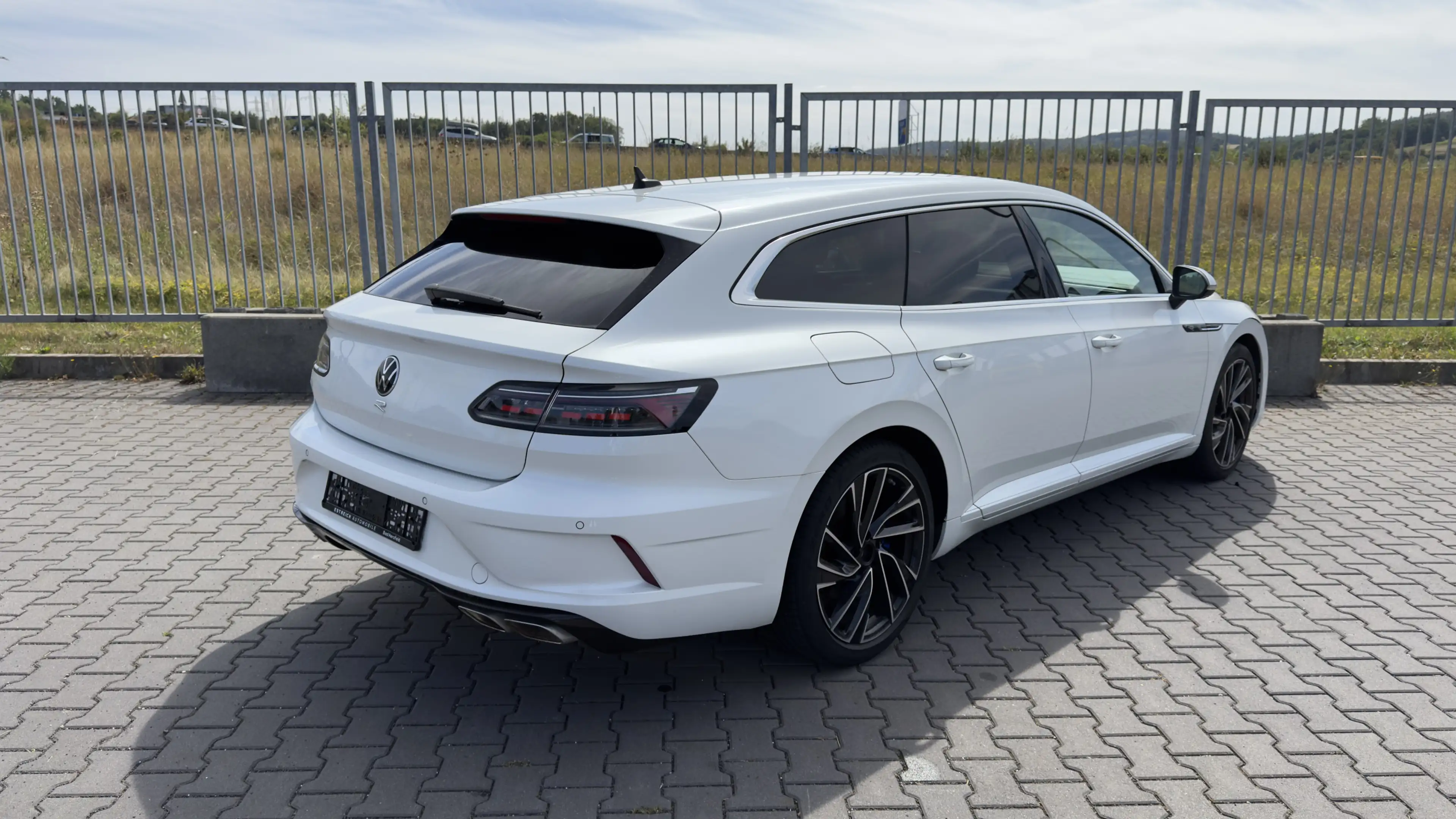 Volkswagen Arteon 2.0 TSI DSG R 4Motion Kessy Apps 360Kam. — photo 3