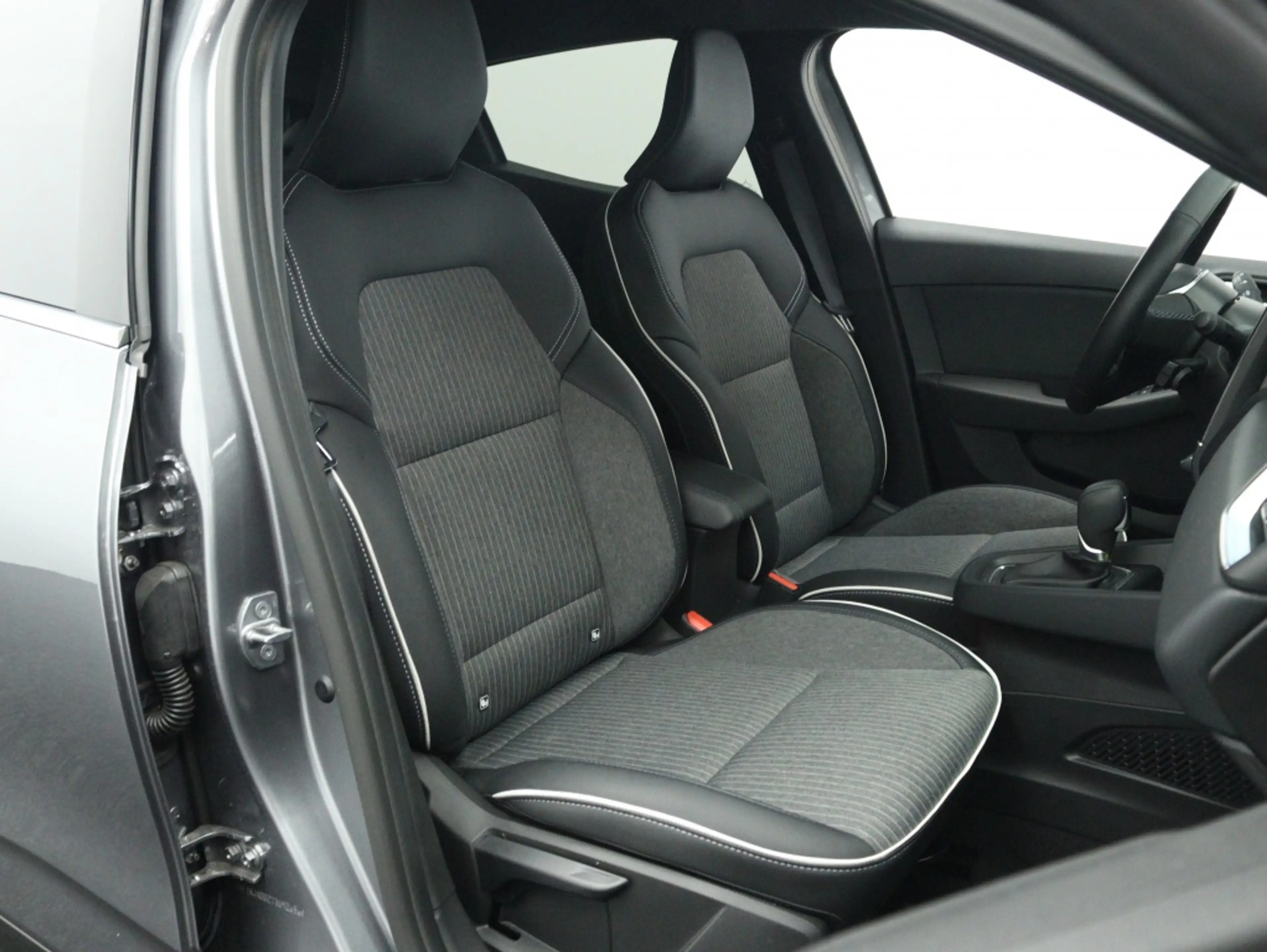 Mitsubishi Colt 1.6 HEV Intense+ | All season | Navigatie | Camera — photo 14