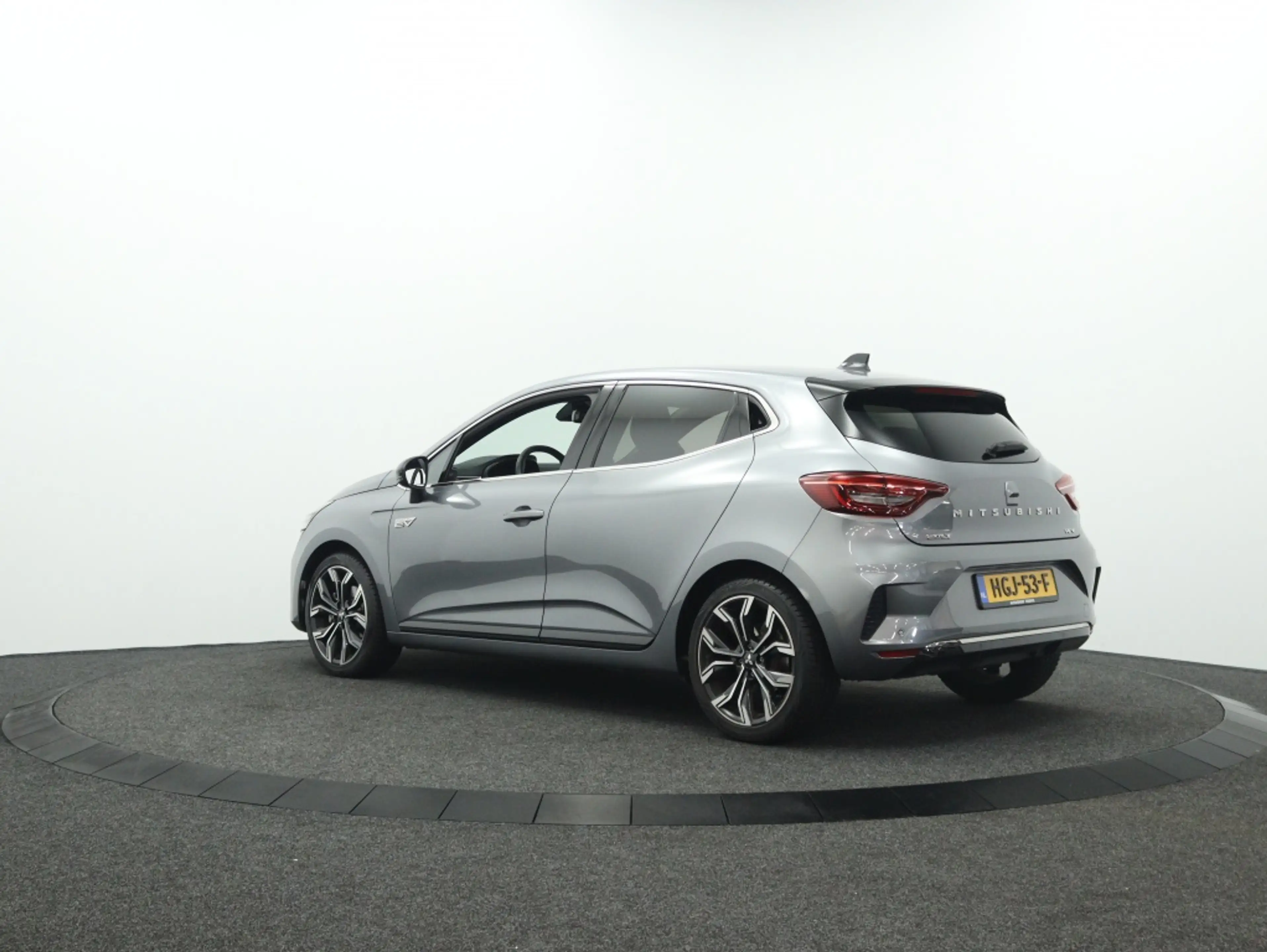Mitsubishi Colt 1.6 HEV Intense+ | All season | Navigatie | Camera — photo 9