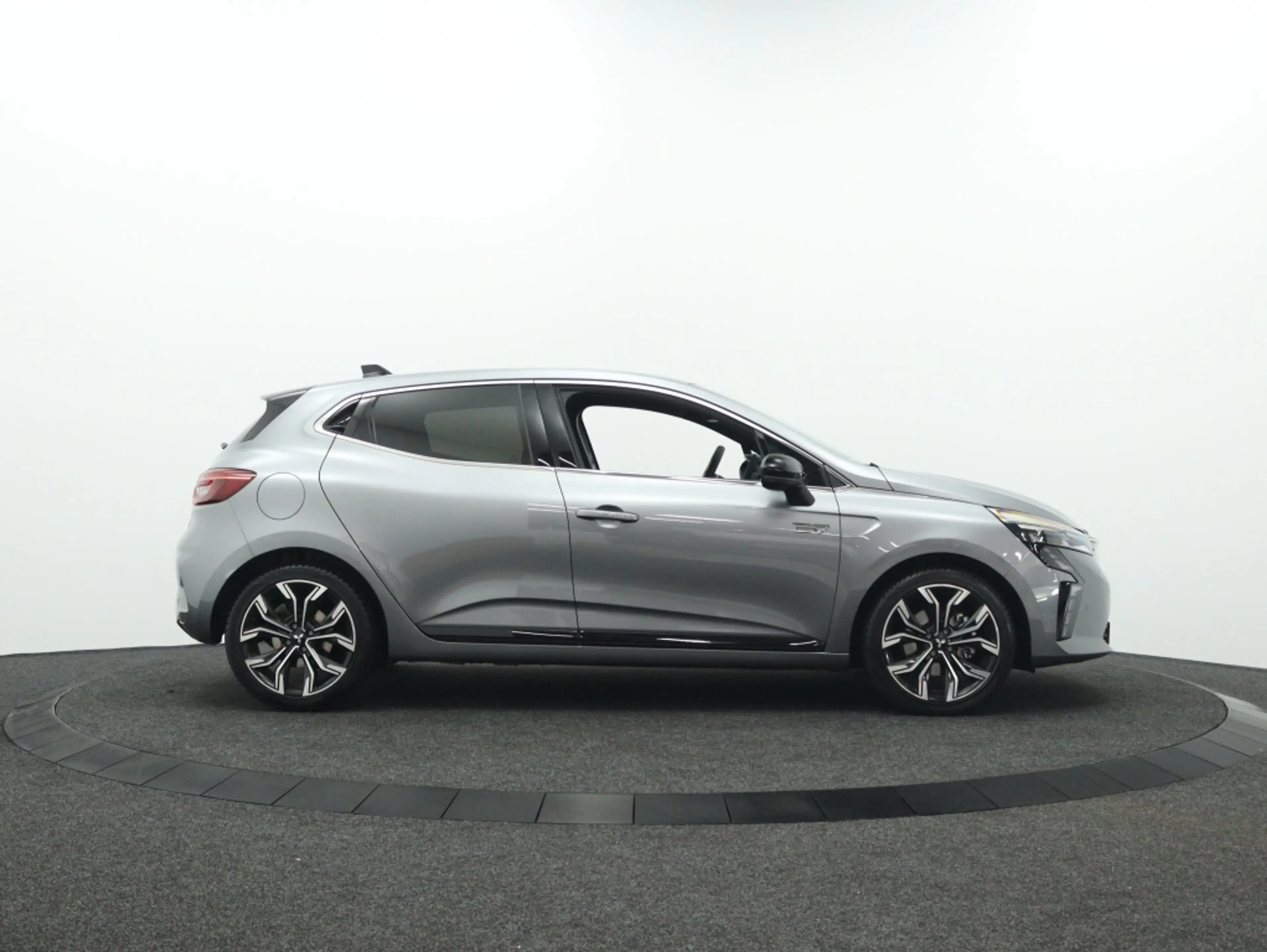 Mitsubishi Colt 1.6 HEV Intense+ | All season | Navigatie | Camera — photo 11
