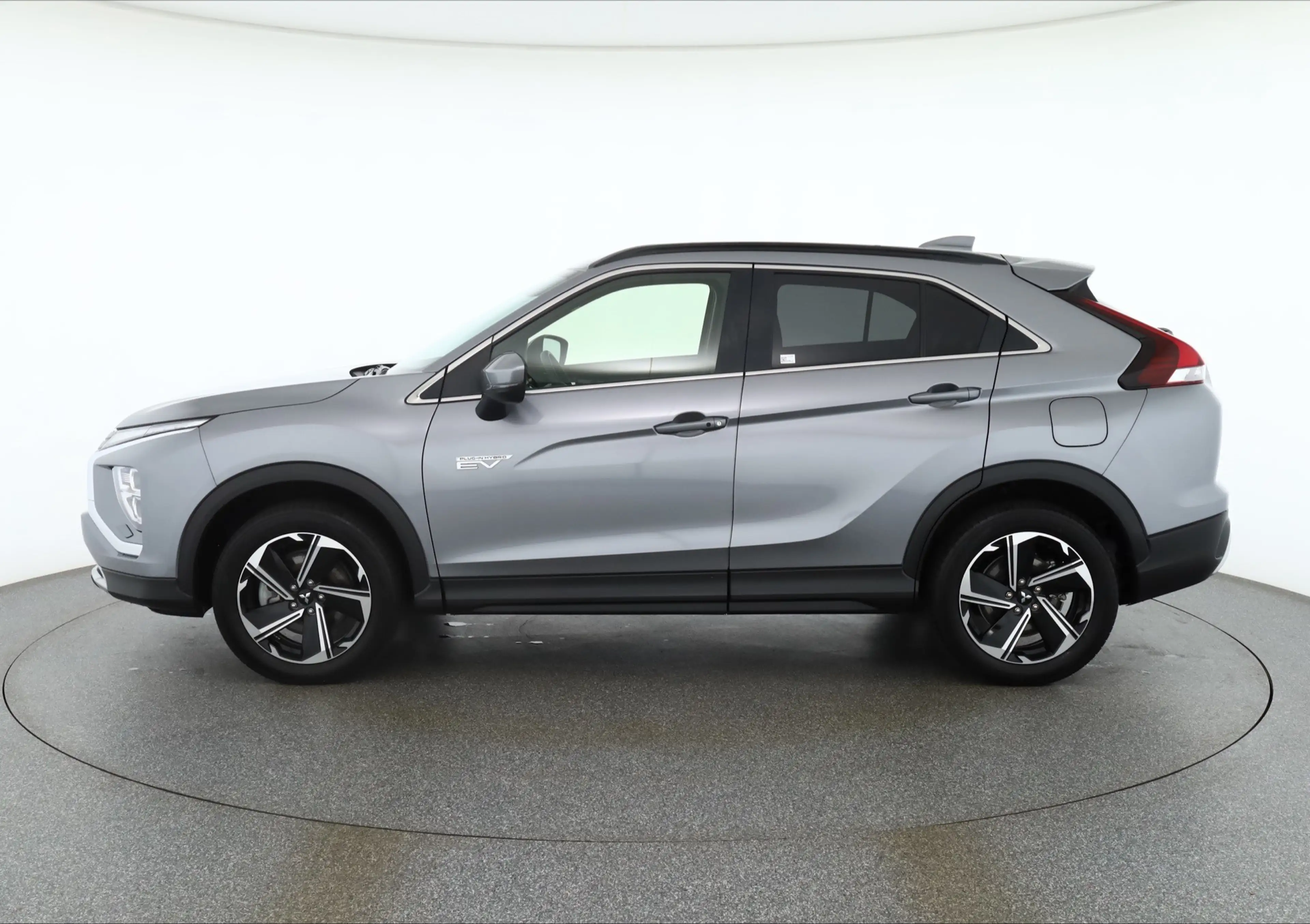 Mitsubishi Eclipse Cross 2.4 PHEV 4WD LED Kamera Navi USB — photo 2