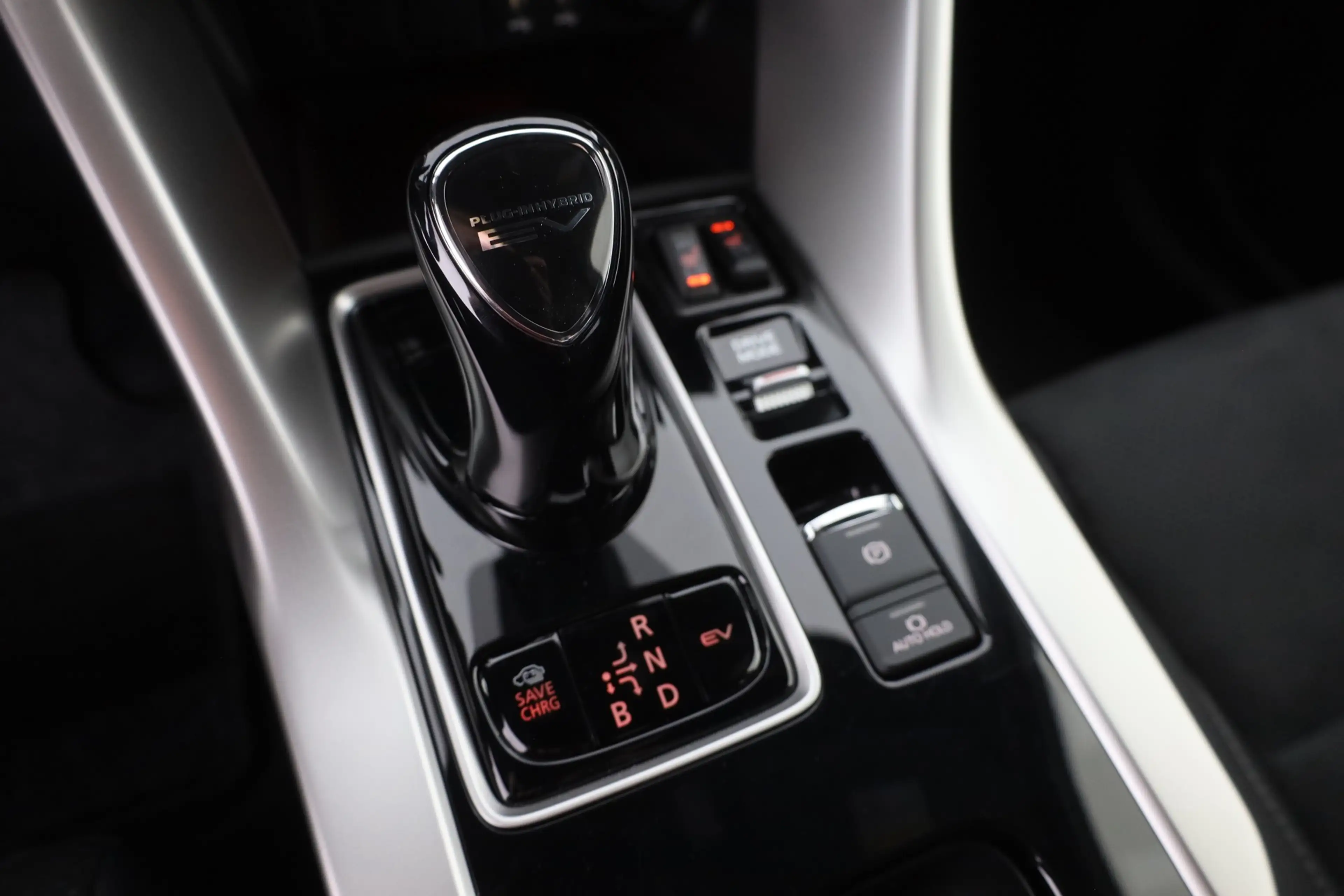 Mitsubishi Eclipse Cross 2.4 PHEV 4WD LED Kamera Navi USB — photo 13