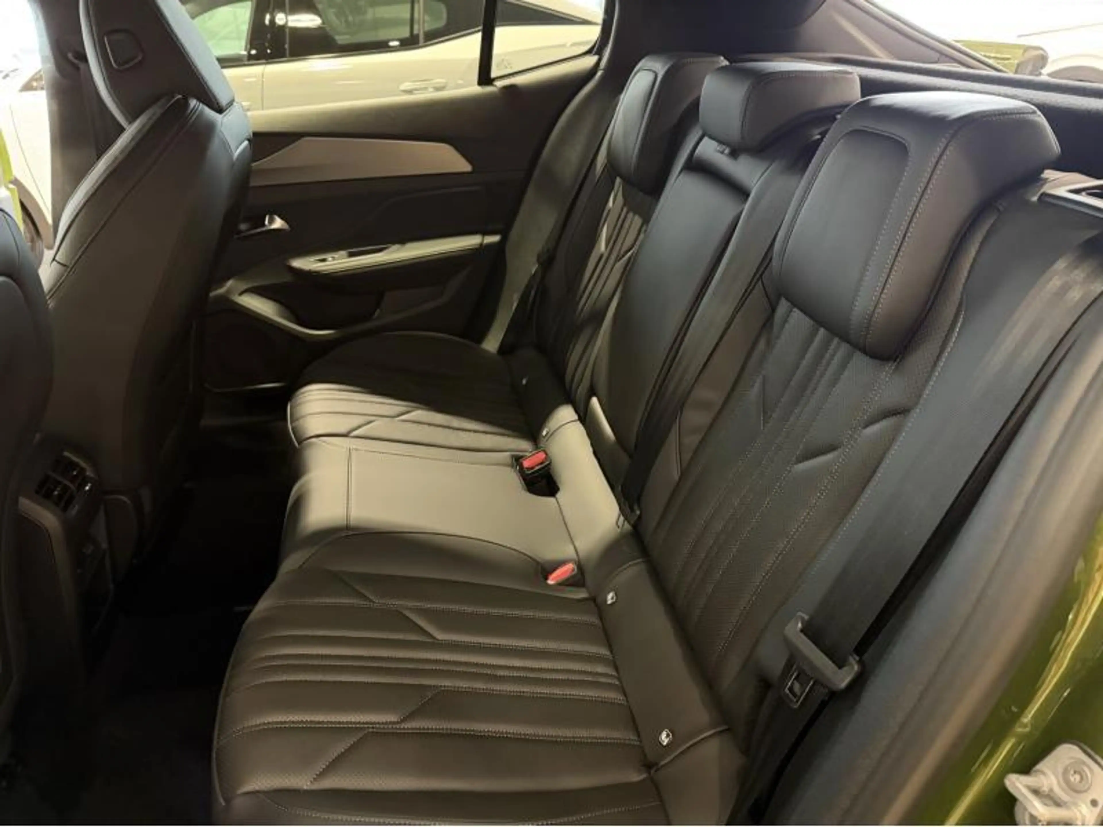 Peugeot 408 GT Exclusive — photo 14