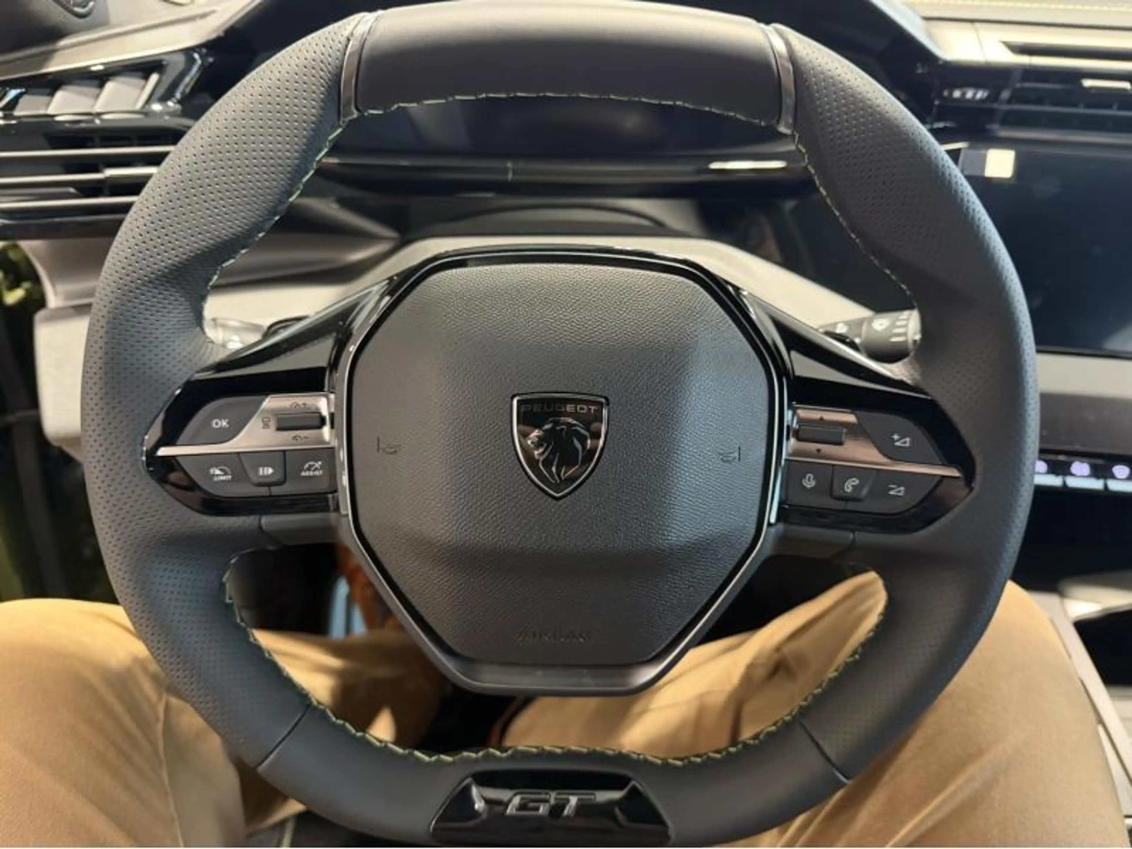 Peugeot 408 GT Exclusive — photo 3