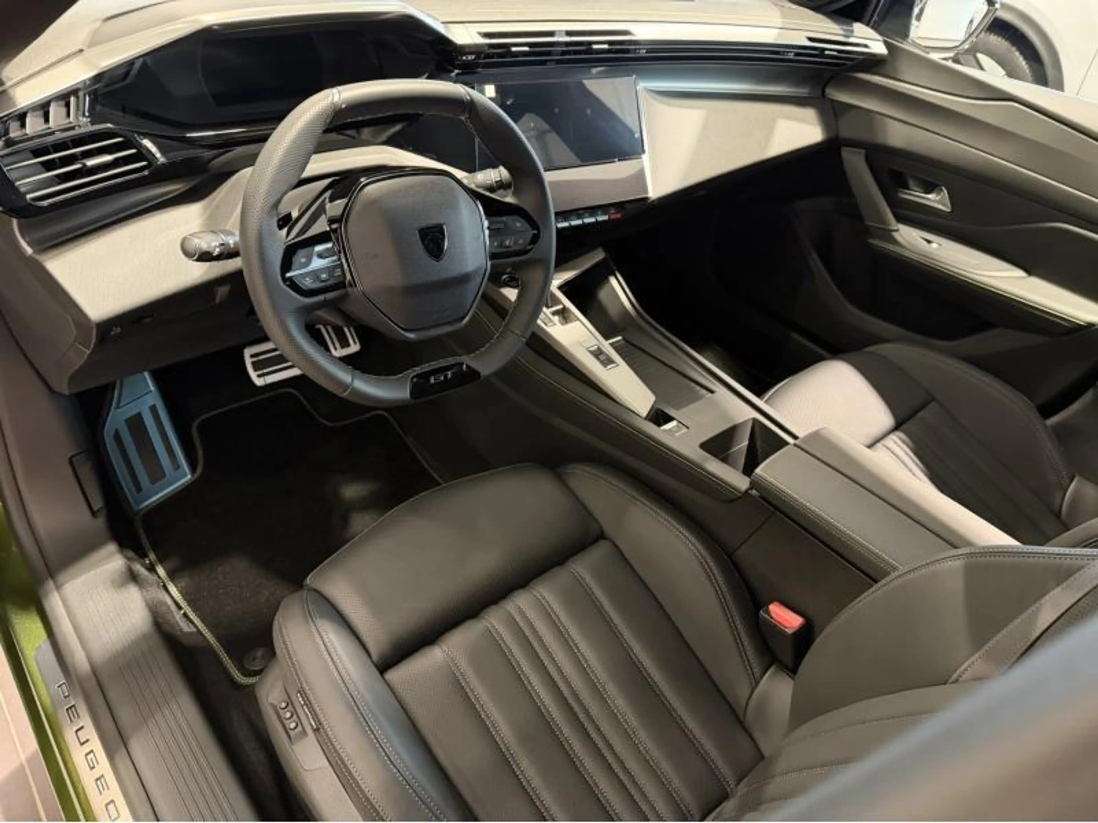 Peugeot 408 GT Exclusive — photo 2