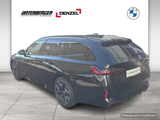 BMW 5 Series view 4