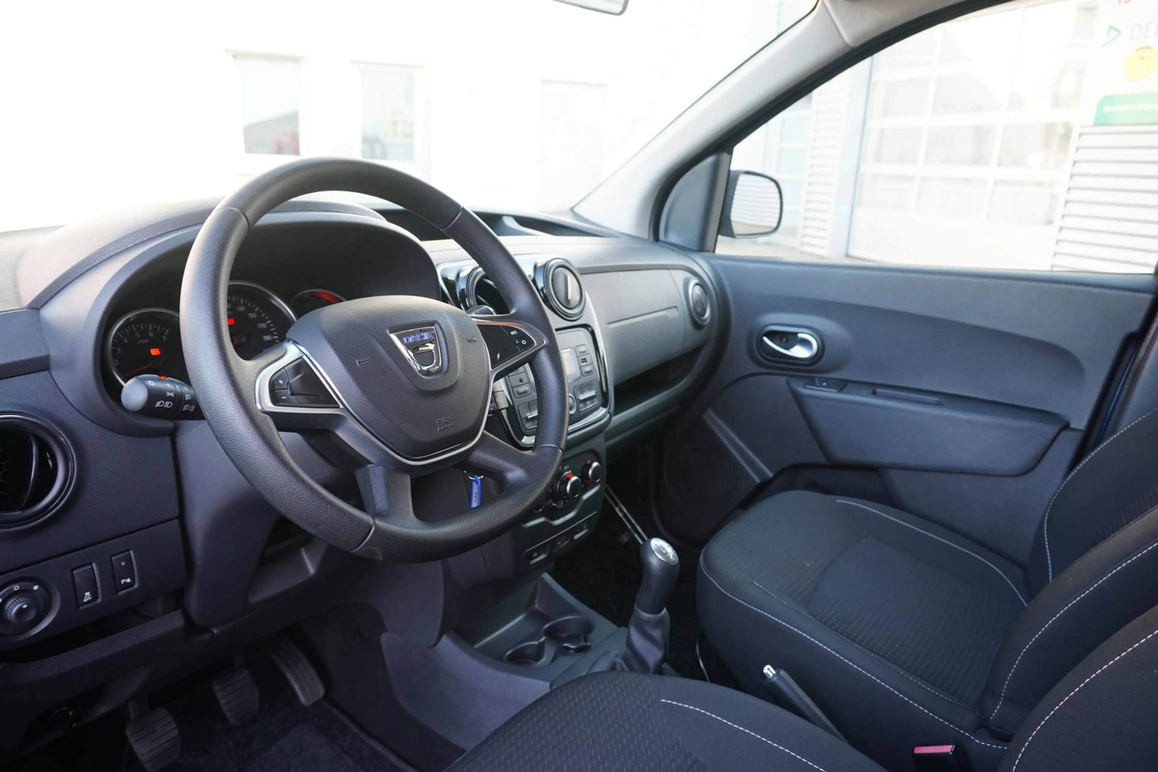 Dacia Dokker 1.6 SCe Comfort PDC Tempomat Klima USB — photo 11