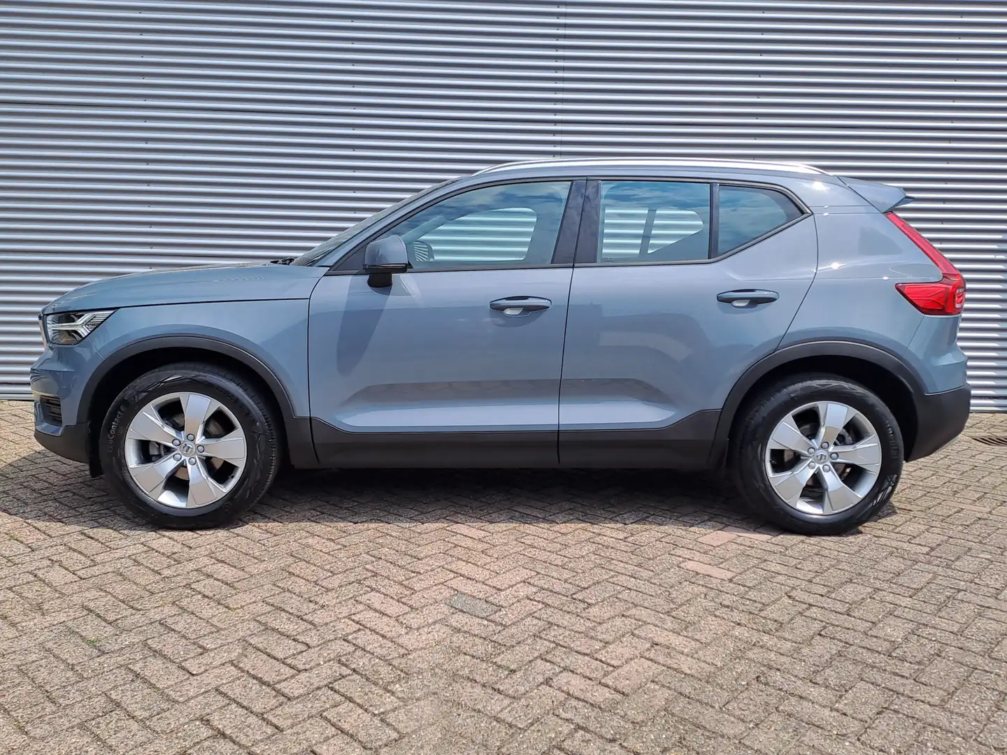Volvo XC40 1.5 T3 Momentum Pro AUTOMAAT Apple Carplay/Android Gris - 2