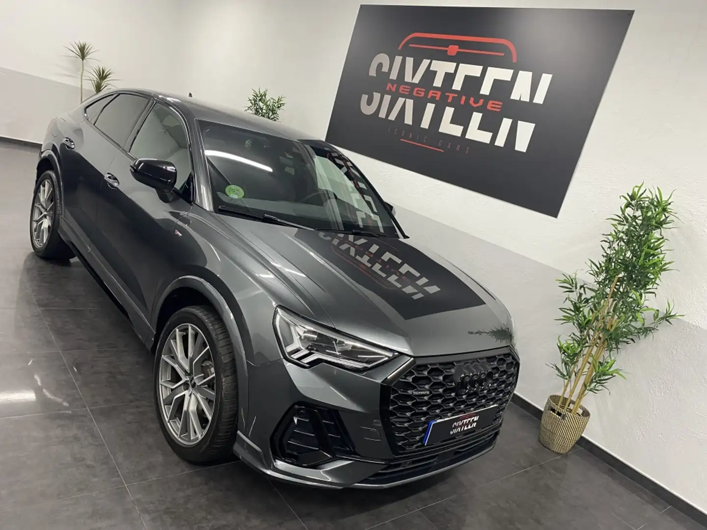 Audi Q3 Sportback 40 TFSI quattro Black line S tronic Gris - 1