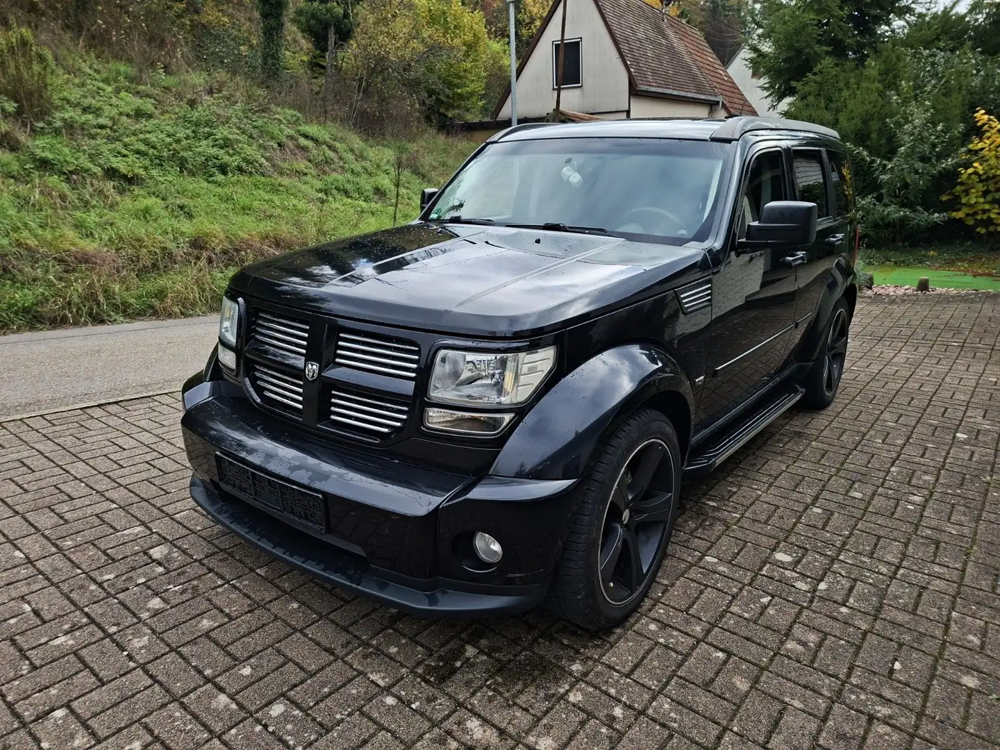 Dodge Nitro SXT Schwarz - 2