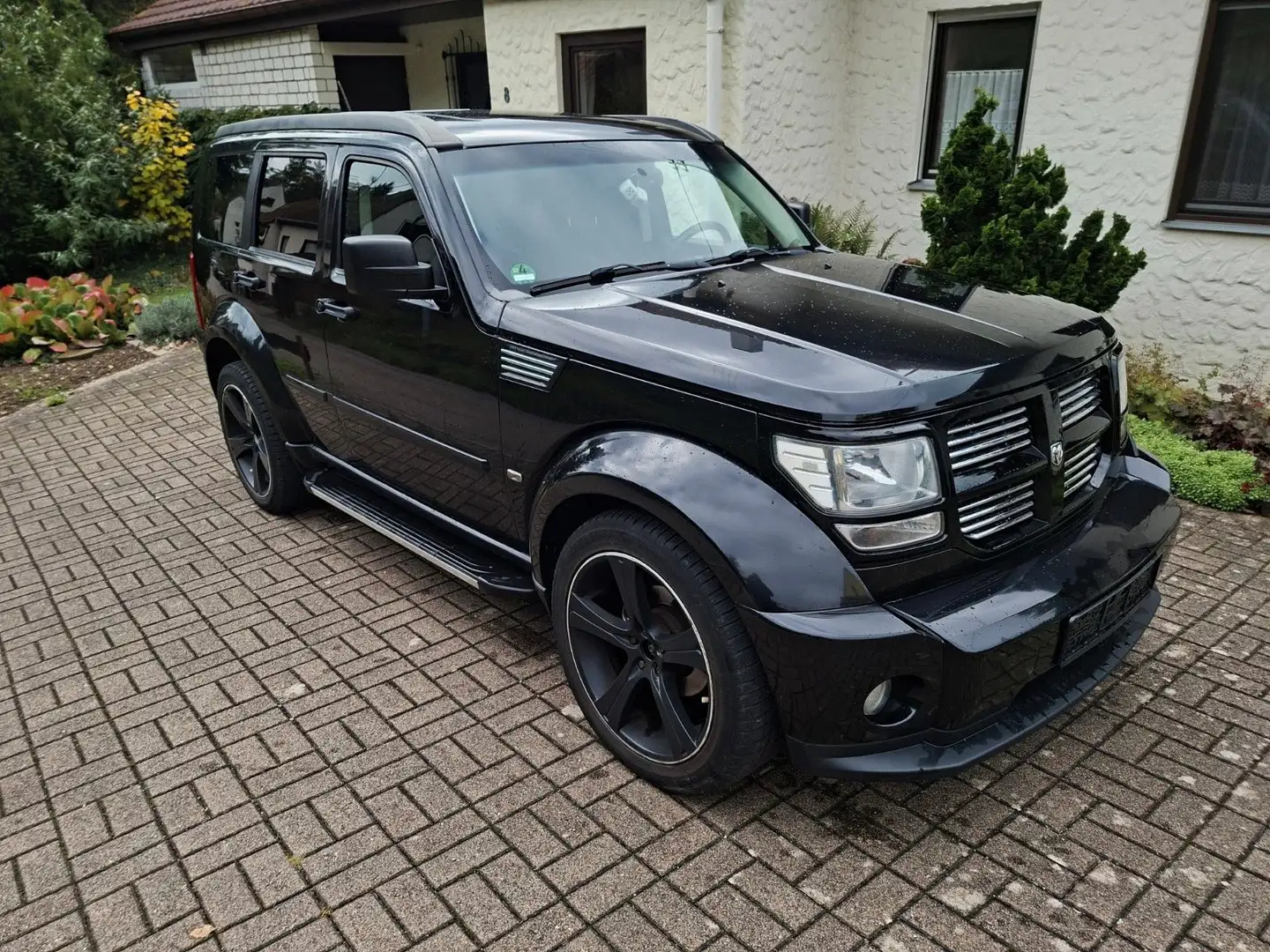 Dodge Nitro SXT Schwarz - 1
