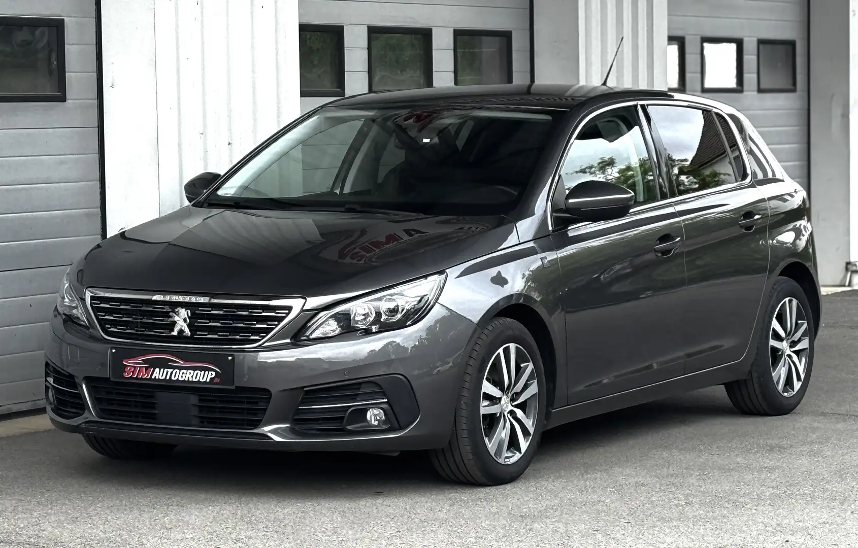 Peugeot 308 1.2/Benzine/Carplay/Camera/Airco/Euro6d/Garantie Grijs - 1