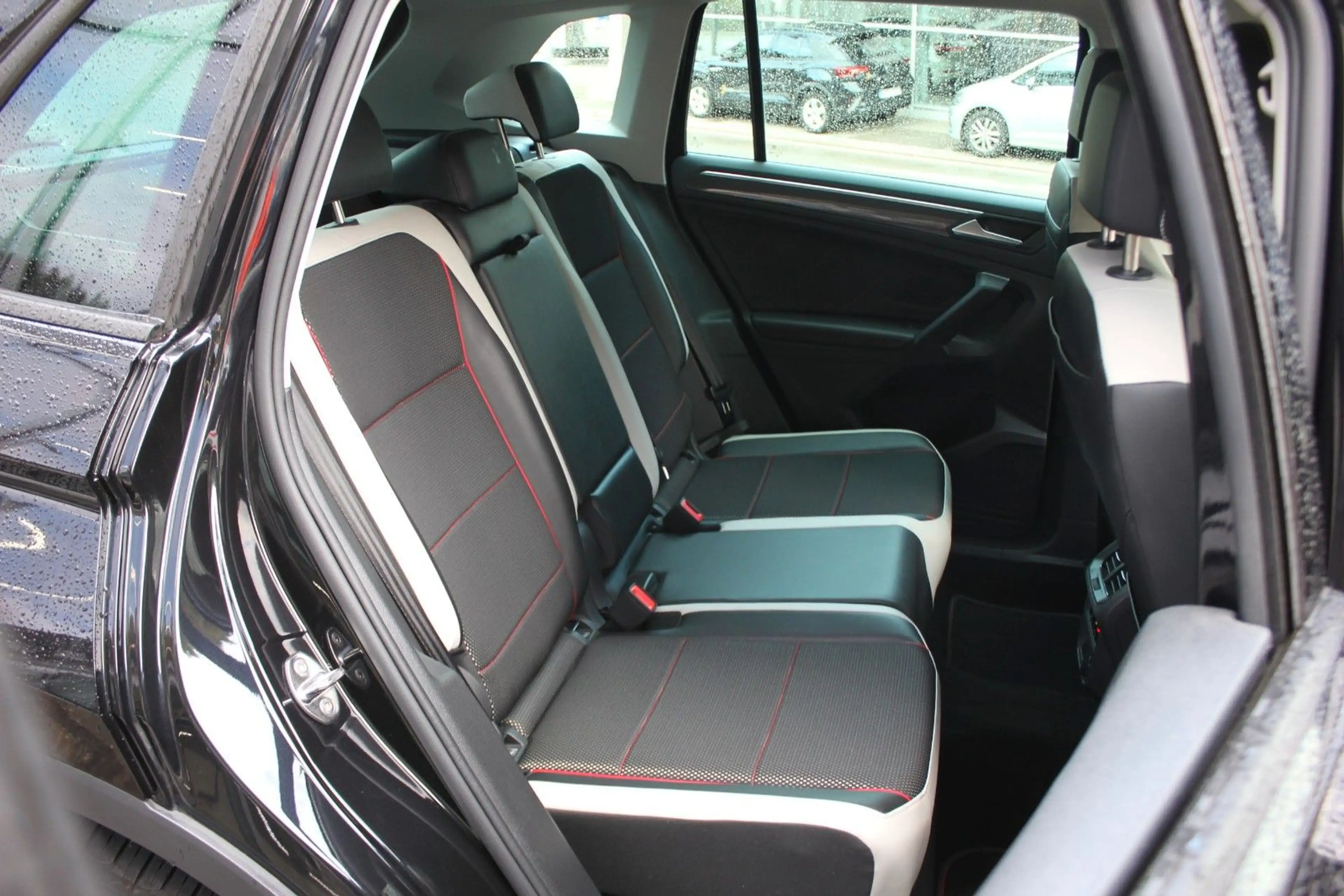 Volkswagen Tiguan Urban Sport 1.5 TSI DSG Navi,LED,ACC,PDC, — photo 10