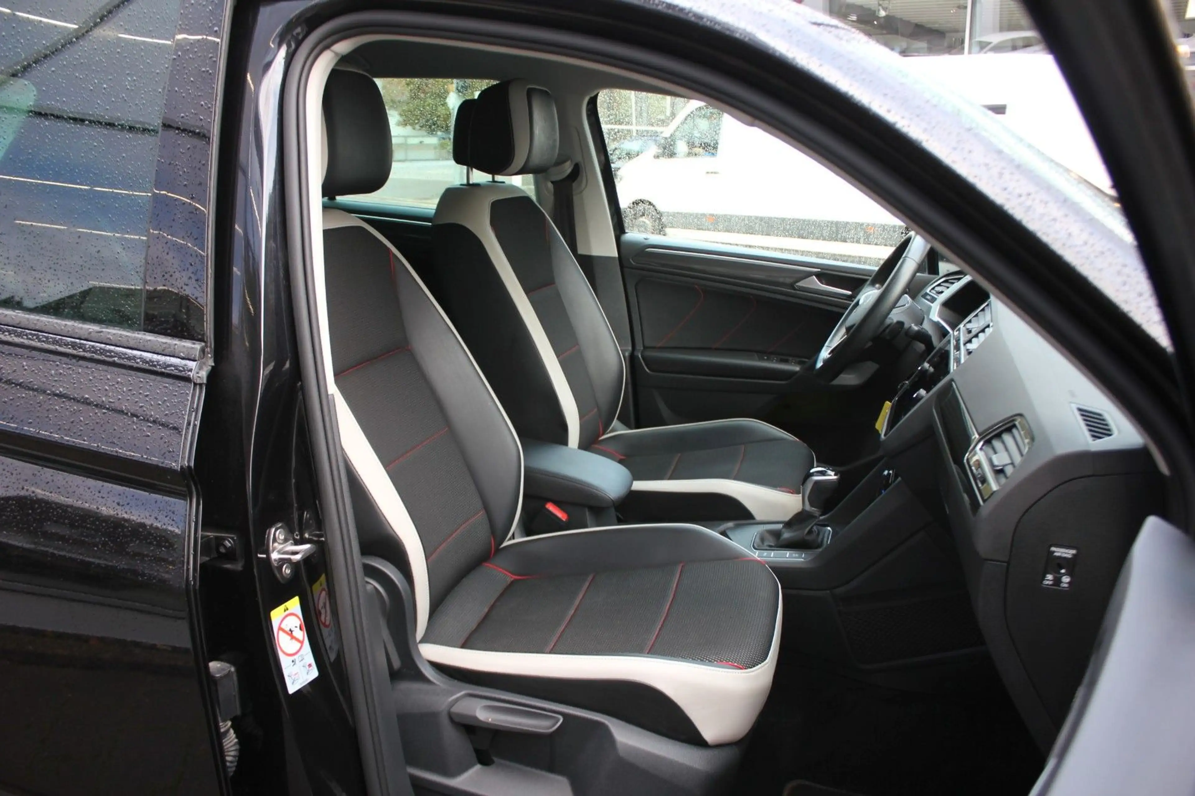 Volkswagen Tiguan Urban Sport 1.5 TSI DSG Navi,LED,ACC,PDC, — photo 9