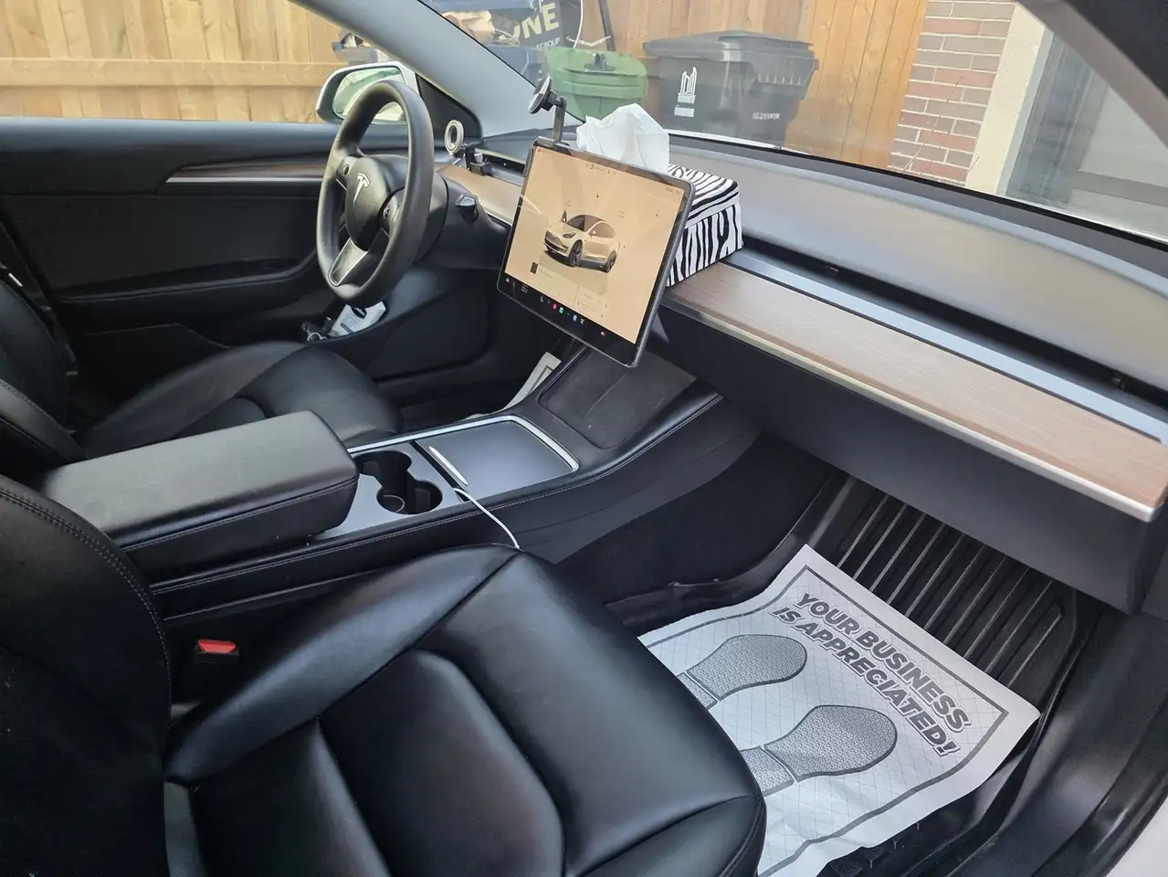 Tesla Model 3 снимка Tesla Model 3