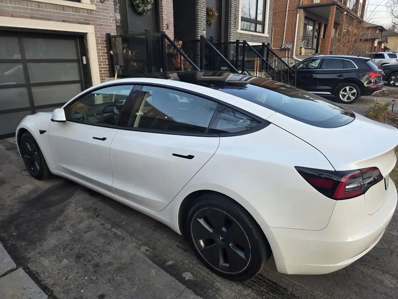 Tesla Model 3 снимка Tesla Model 3