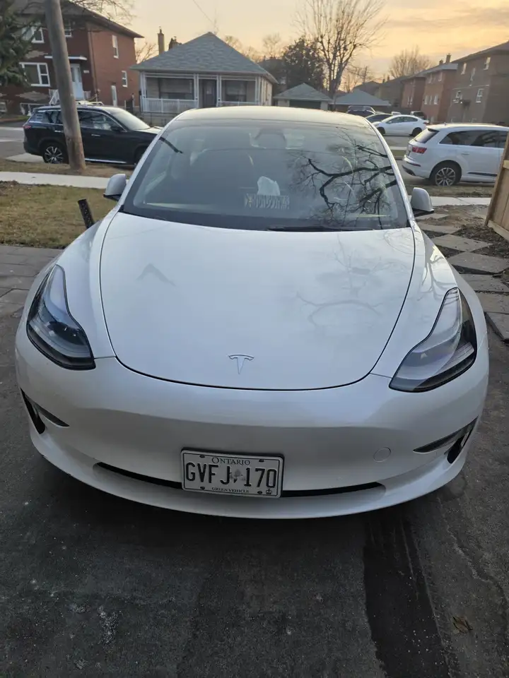 Tesla Model 3 снимка Tesla Model 3