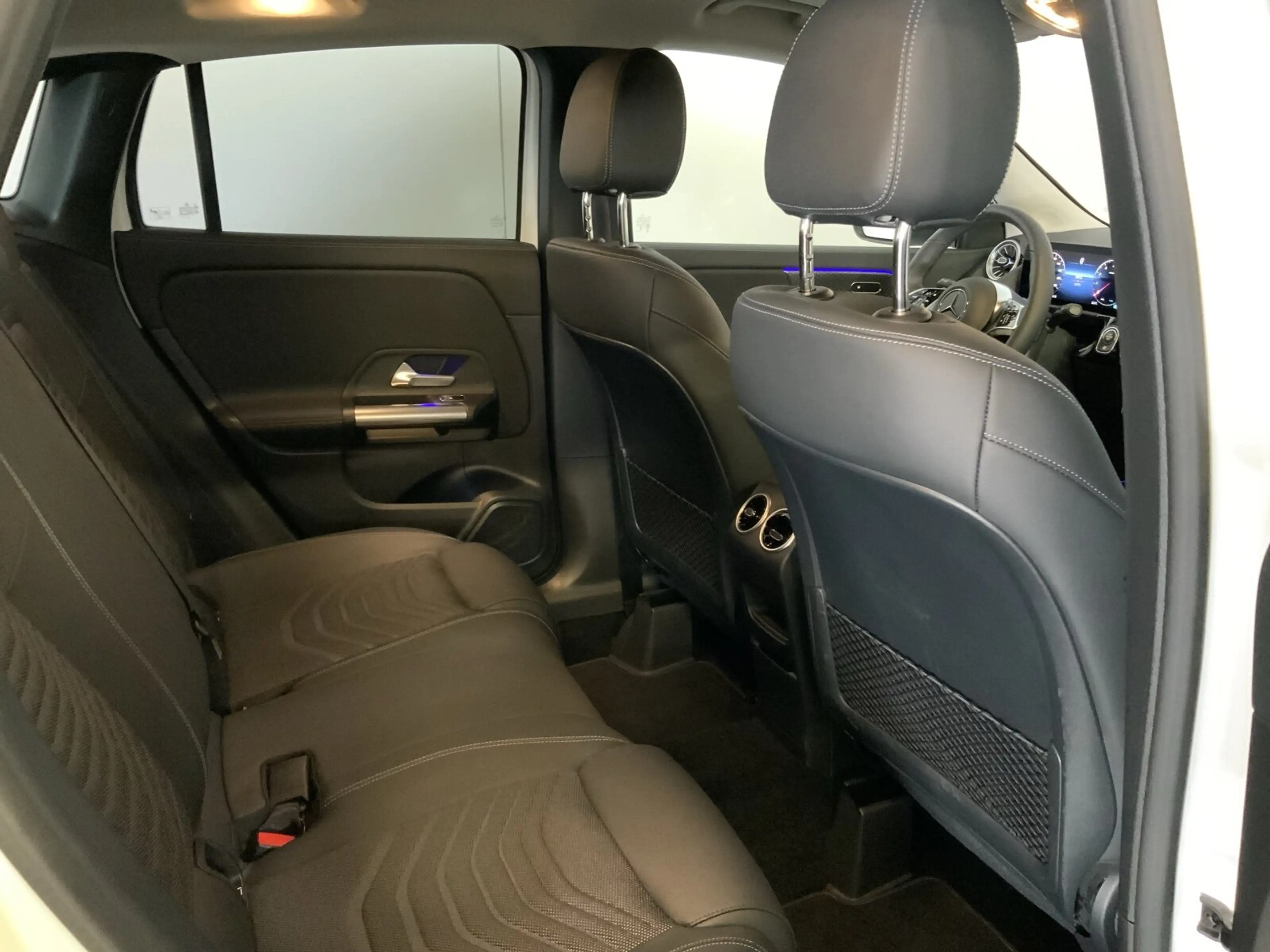 Mercedes-Benz GLA 180 GLA 180 Night-Paket AHK Distronic LED 360°Camera — photo 15