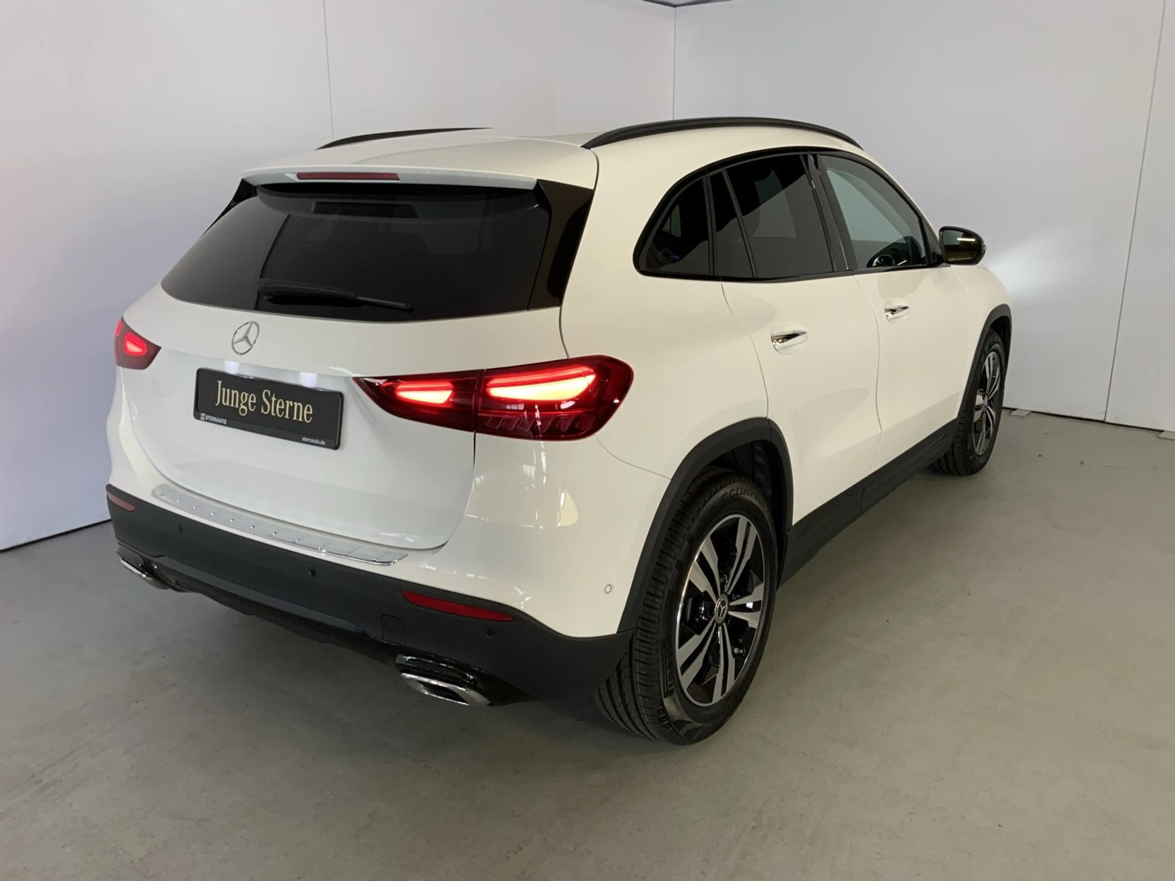 Mercedes-Benz GLA 180 GLA 180 Night-Paket AHK Distronic LED 360°Camera — photo 5