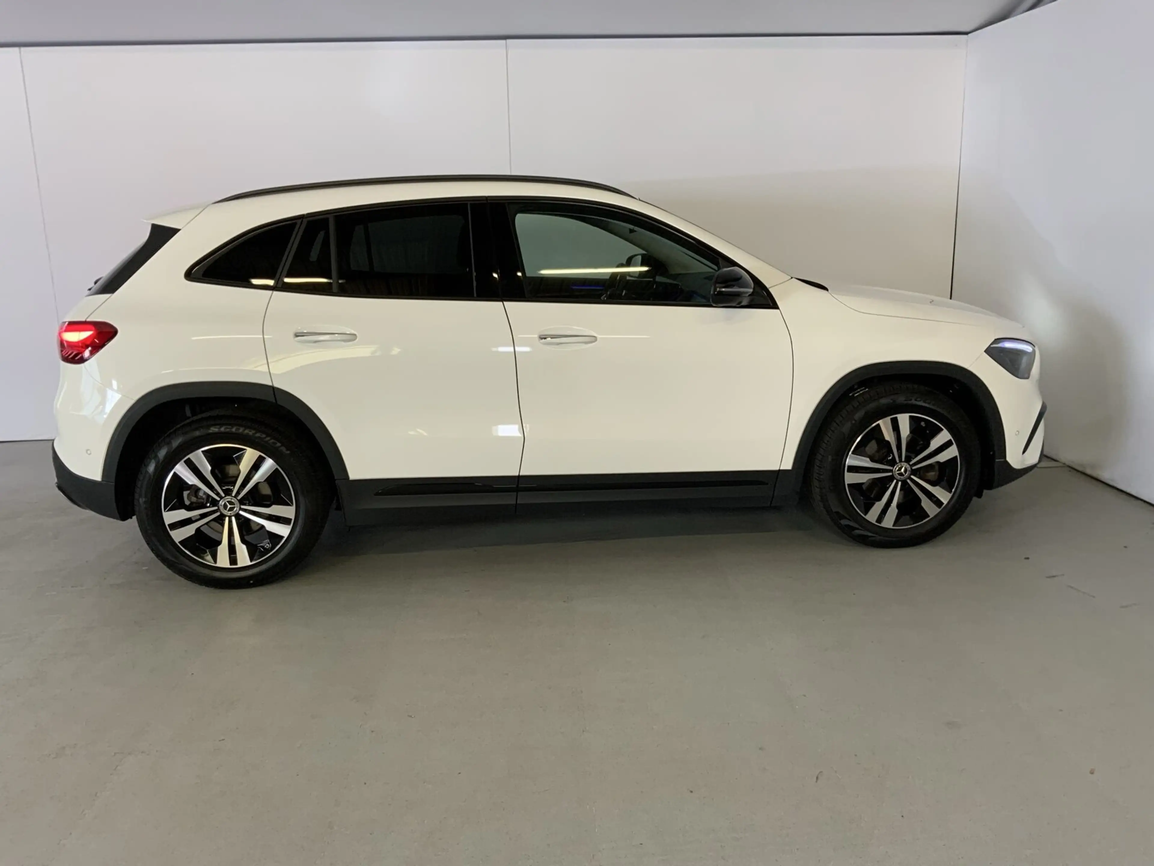 Mercedes-Benz GLA 180 GLA 180 Night-Paket AHK Distronic LED 360°Camera — photo 4