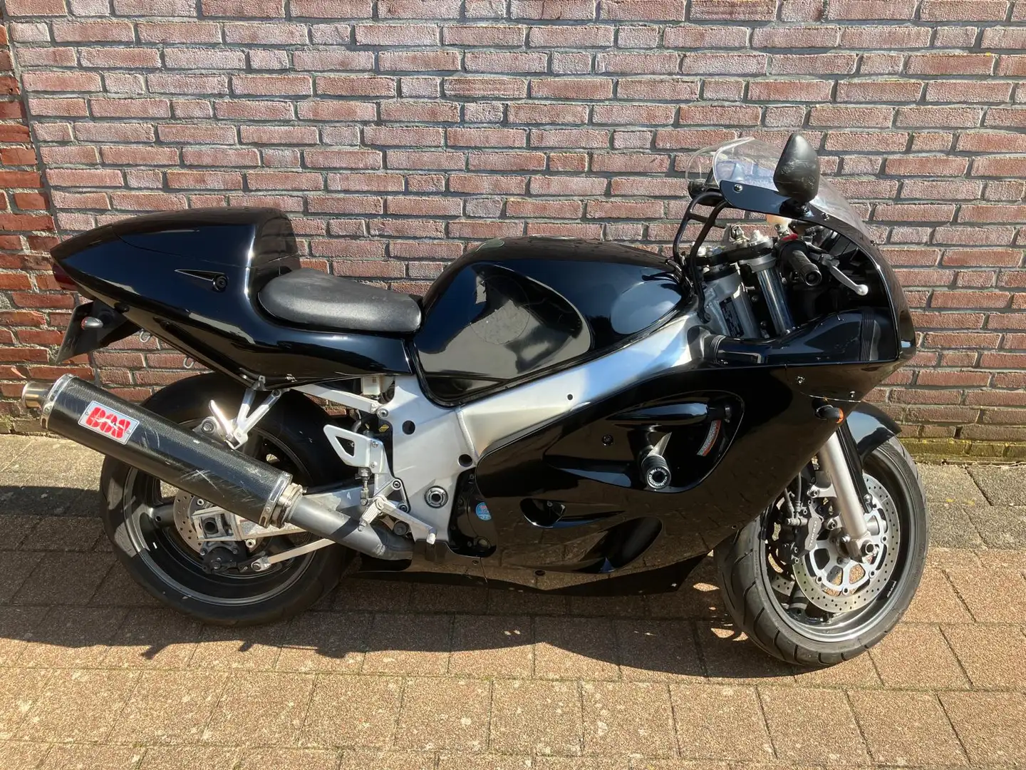 Suzuki GSX-R 600 SRAD Negro - 1