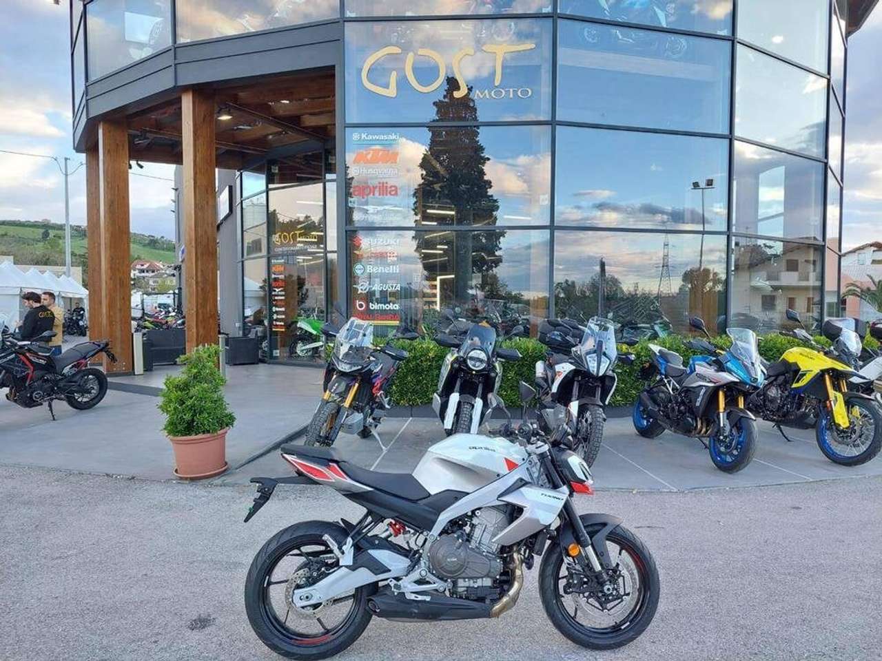 Aprilia Tuono APRILIA TUONO 457