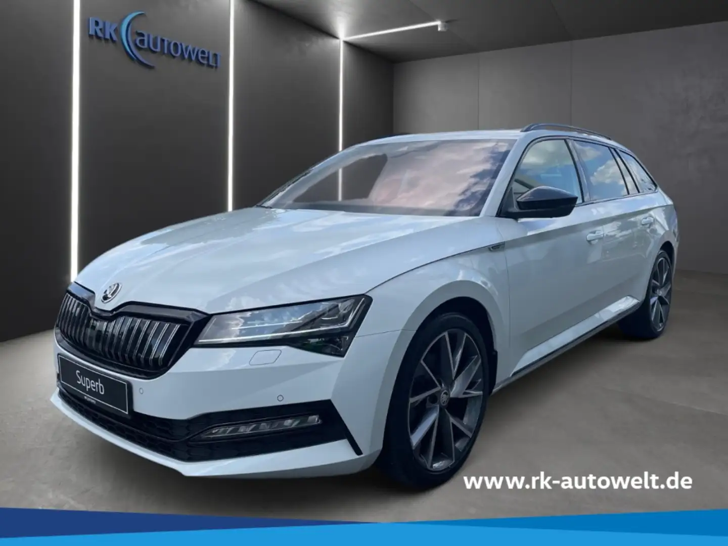 Skoda Superb Combi Sportline iV 1.4 TSI Hybrid Navi,LED,AHK,PDC Weiß - 1
