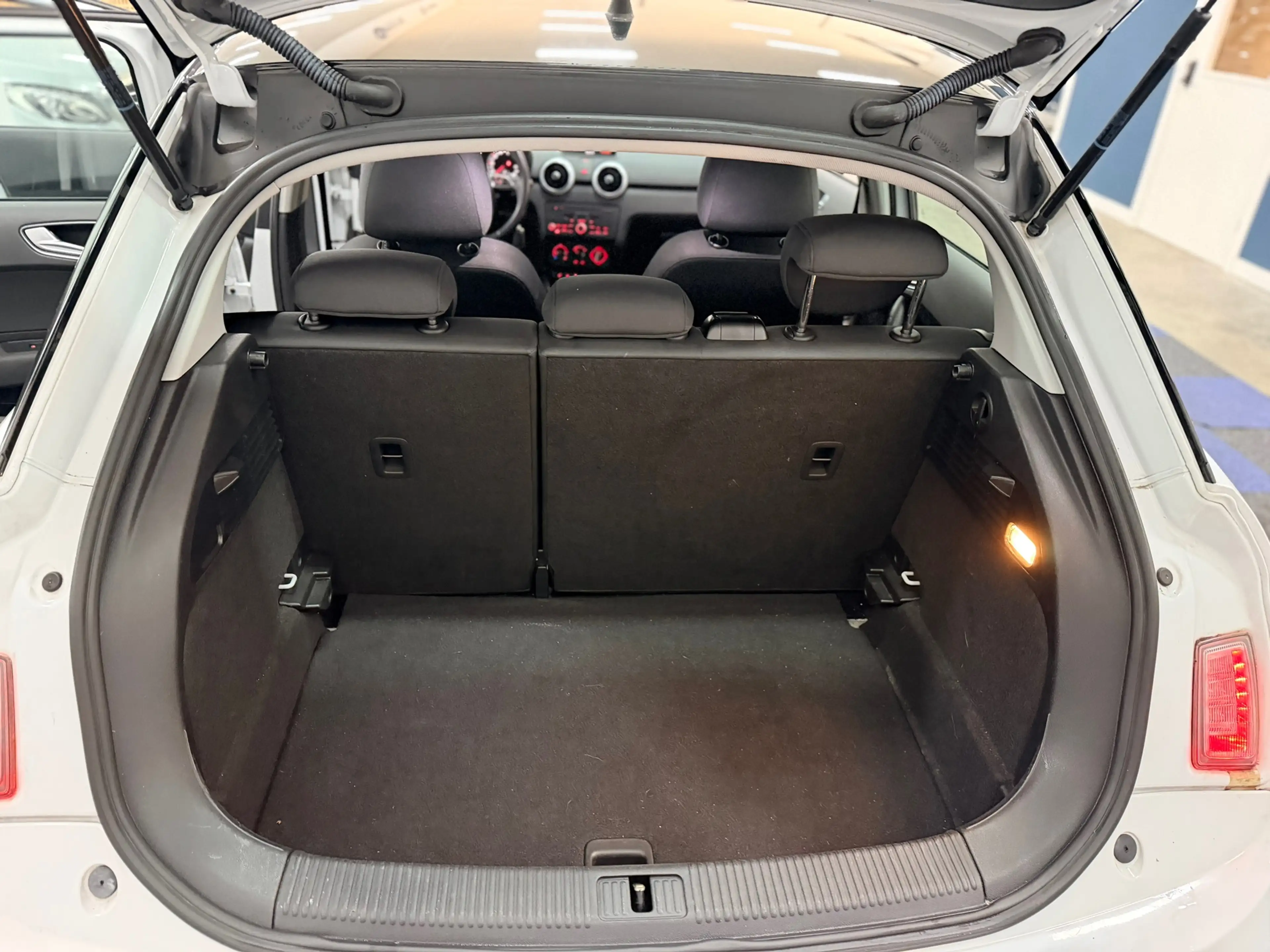 Audi A1 Sportback 1.2 TFSI Admired / DEALER ONDERHOUDEN / — photo 35