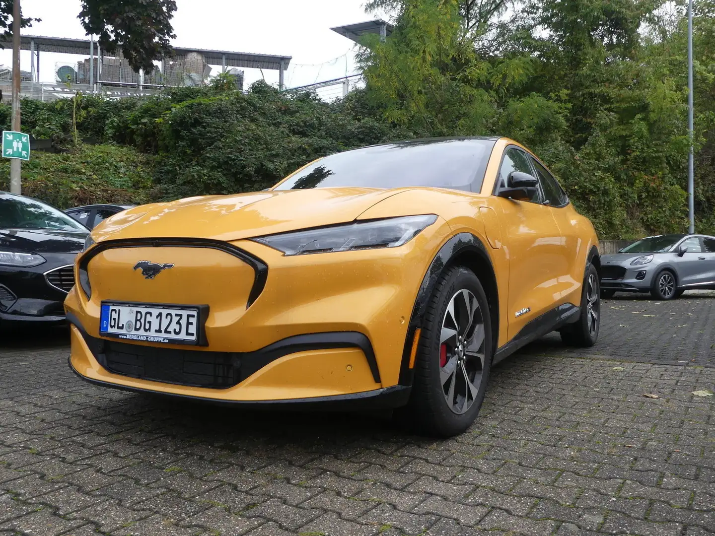 Ford Mustang Mach-E Mach-E 351 PS Extended Range AWD Naranja - 1