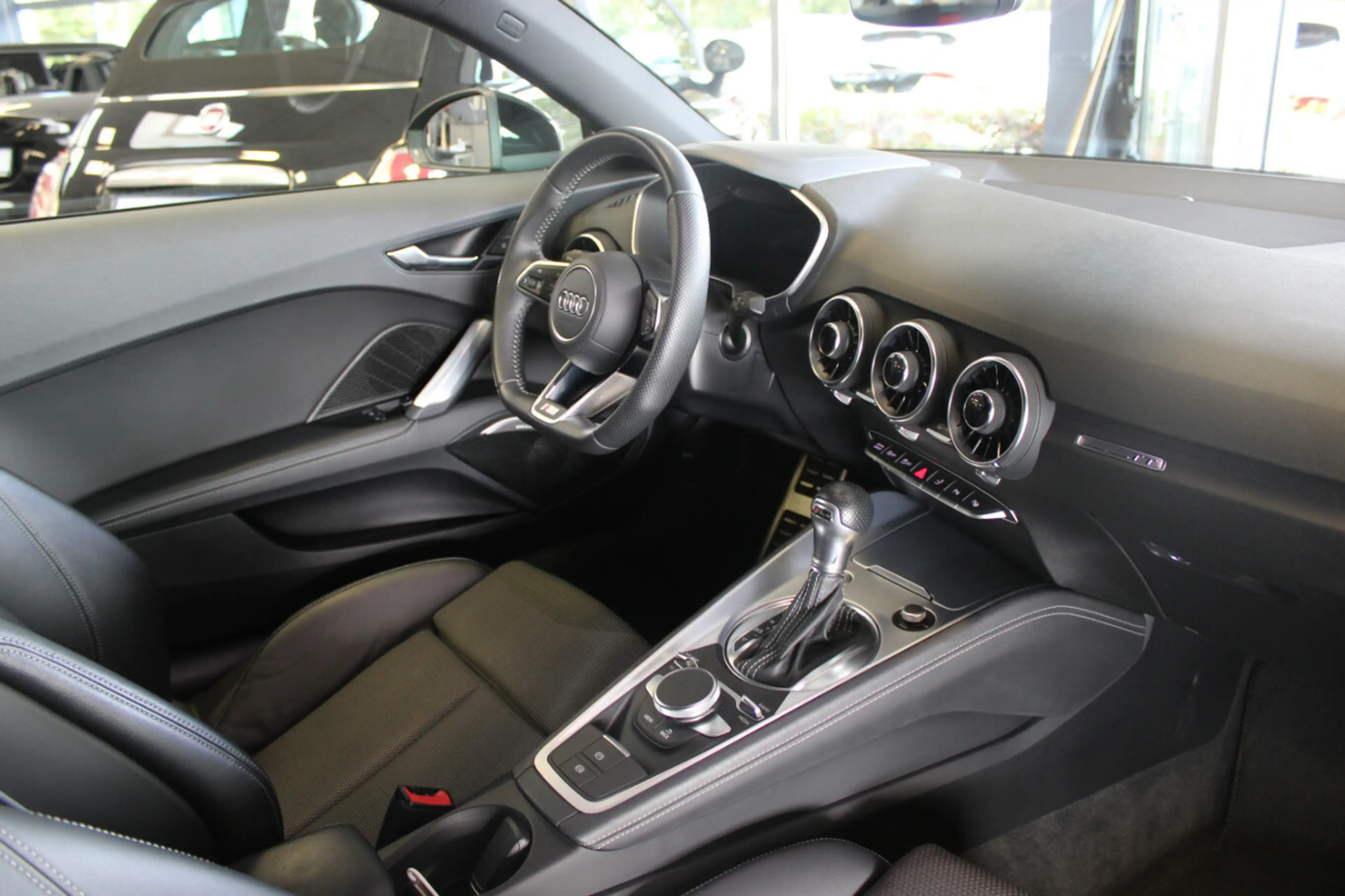 Audi TT Coupe 45 TFSI S-Line — photo 9