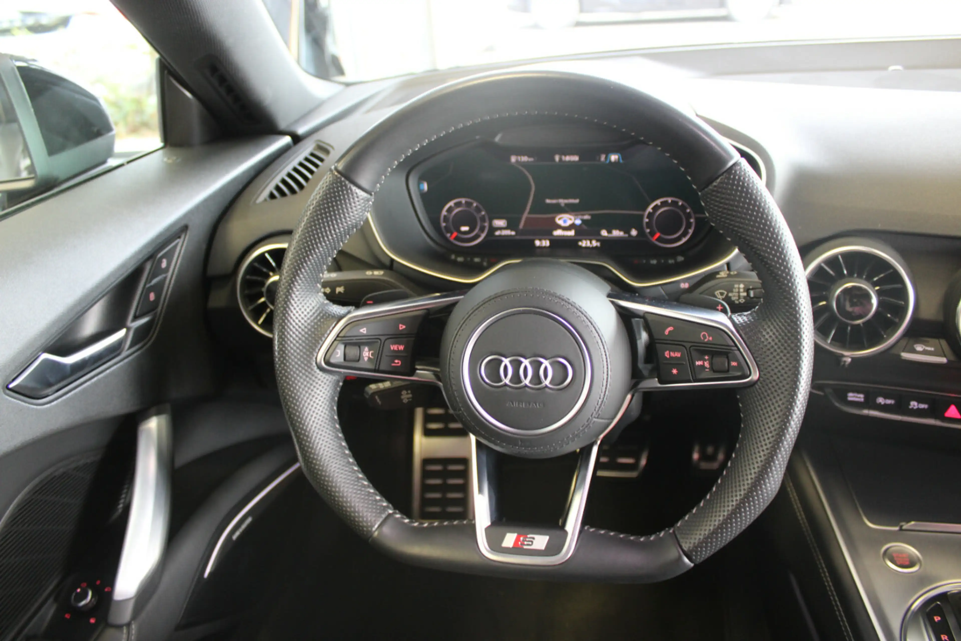 Audi TT Coupe 45 TFSI S-Line — photo 10