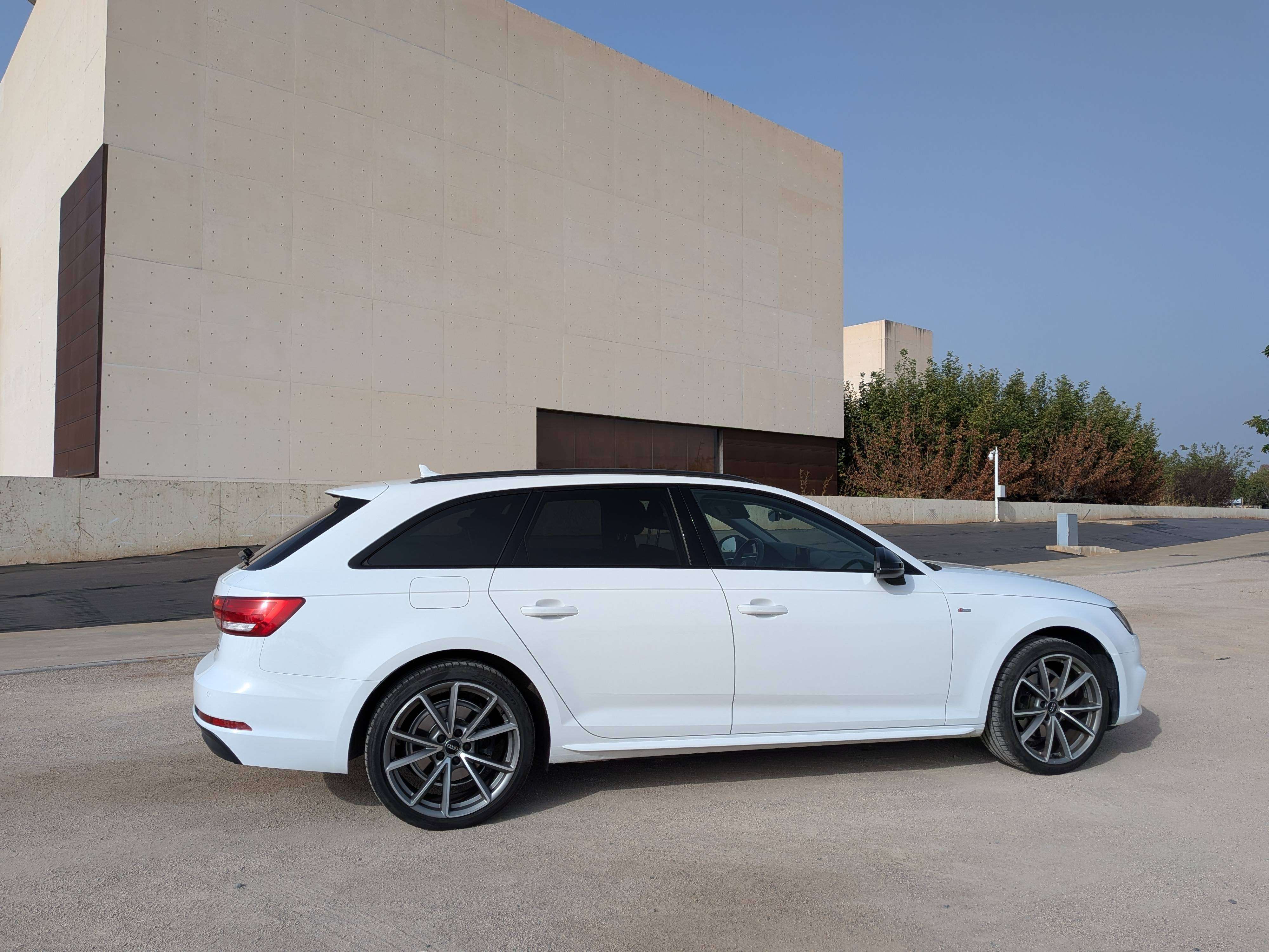 Audi A4 A4 Avant 1.4 TFSI Black line edition 110kW Black line edition - foto 1