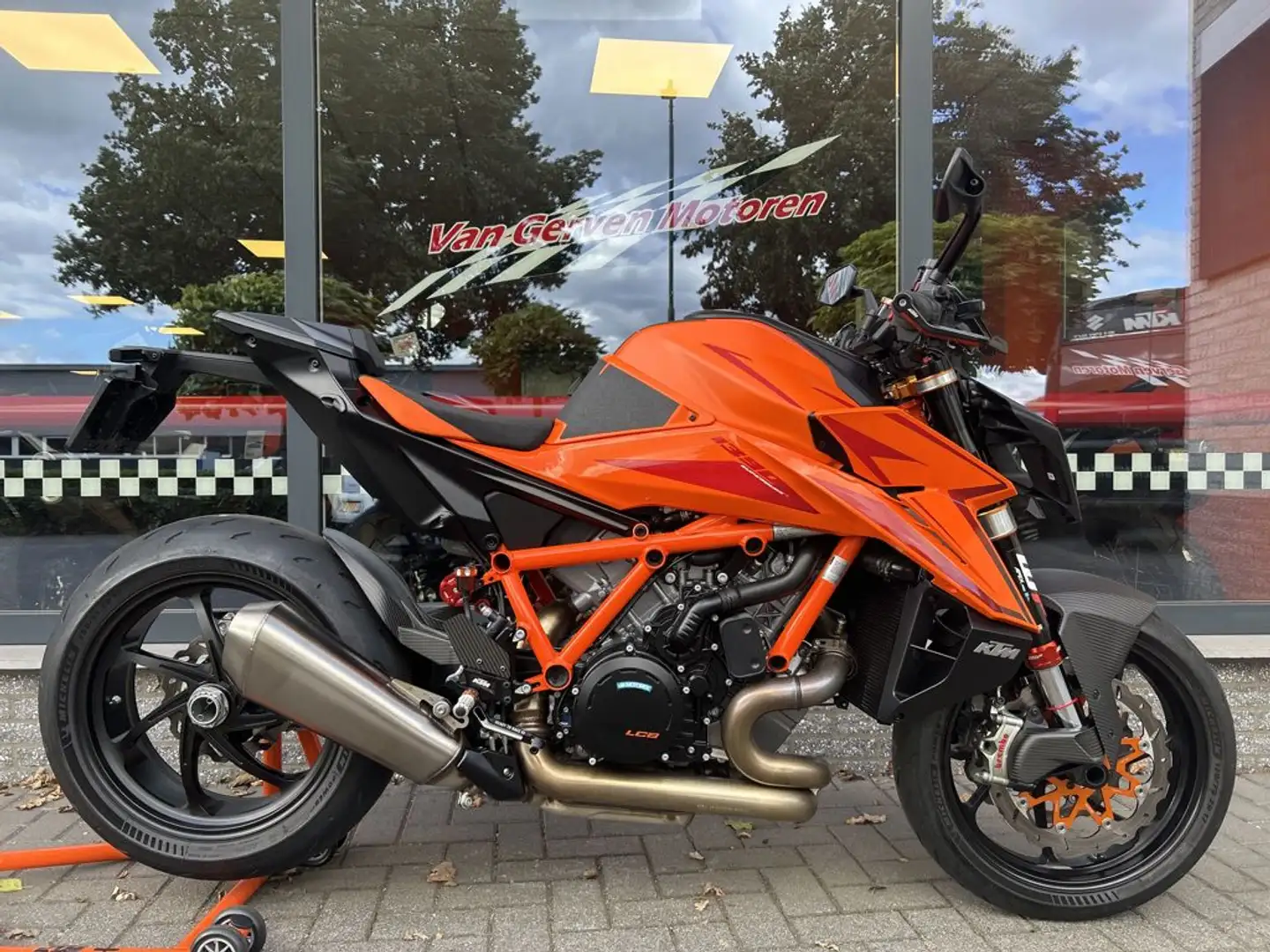 KTM 1390 Super Duke R - 1