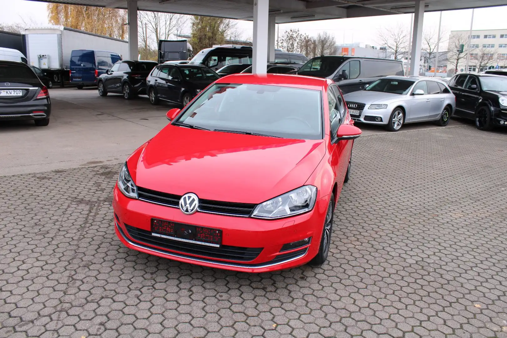 Volkswagen Golf VII Lim. Allstar,Navi,PDC,Klima,Shzg. Rot - 2