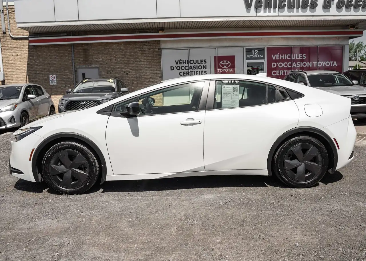 Toyota Prius Prime снимка Toyota Prius Prime