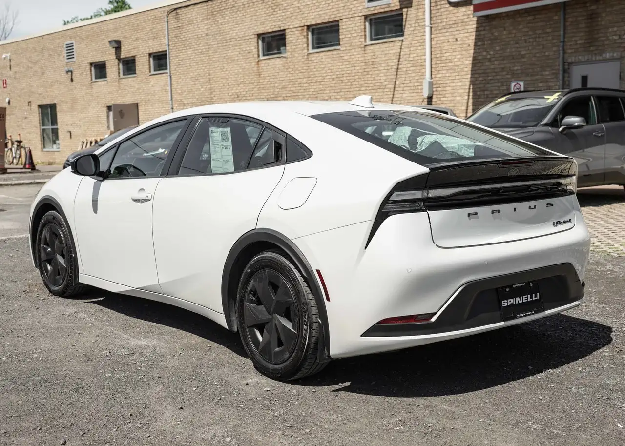 Toyota Prius Prime снимка Toyota Prius Prime