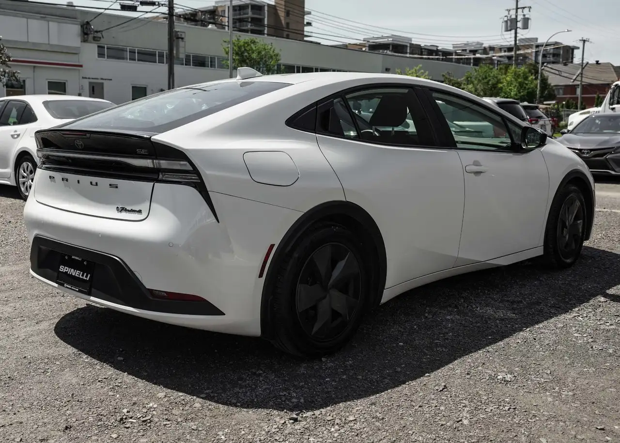 Toyota Prius Prime снимка Toyota Prius Prime