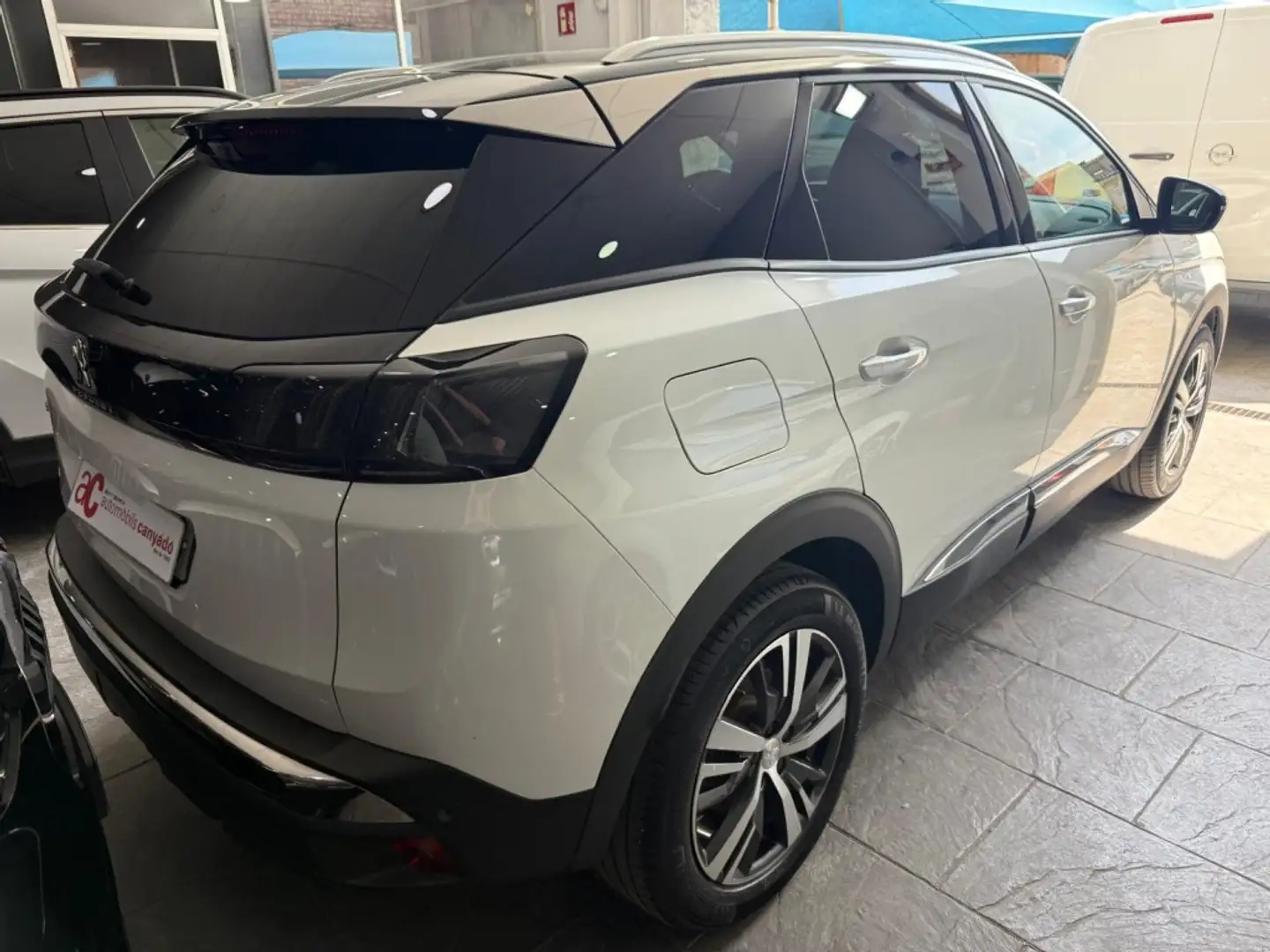 Peugeot 3008 1.2 S&S PureTech Allure Pack EAT8 130 Wit - 2