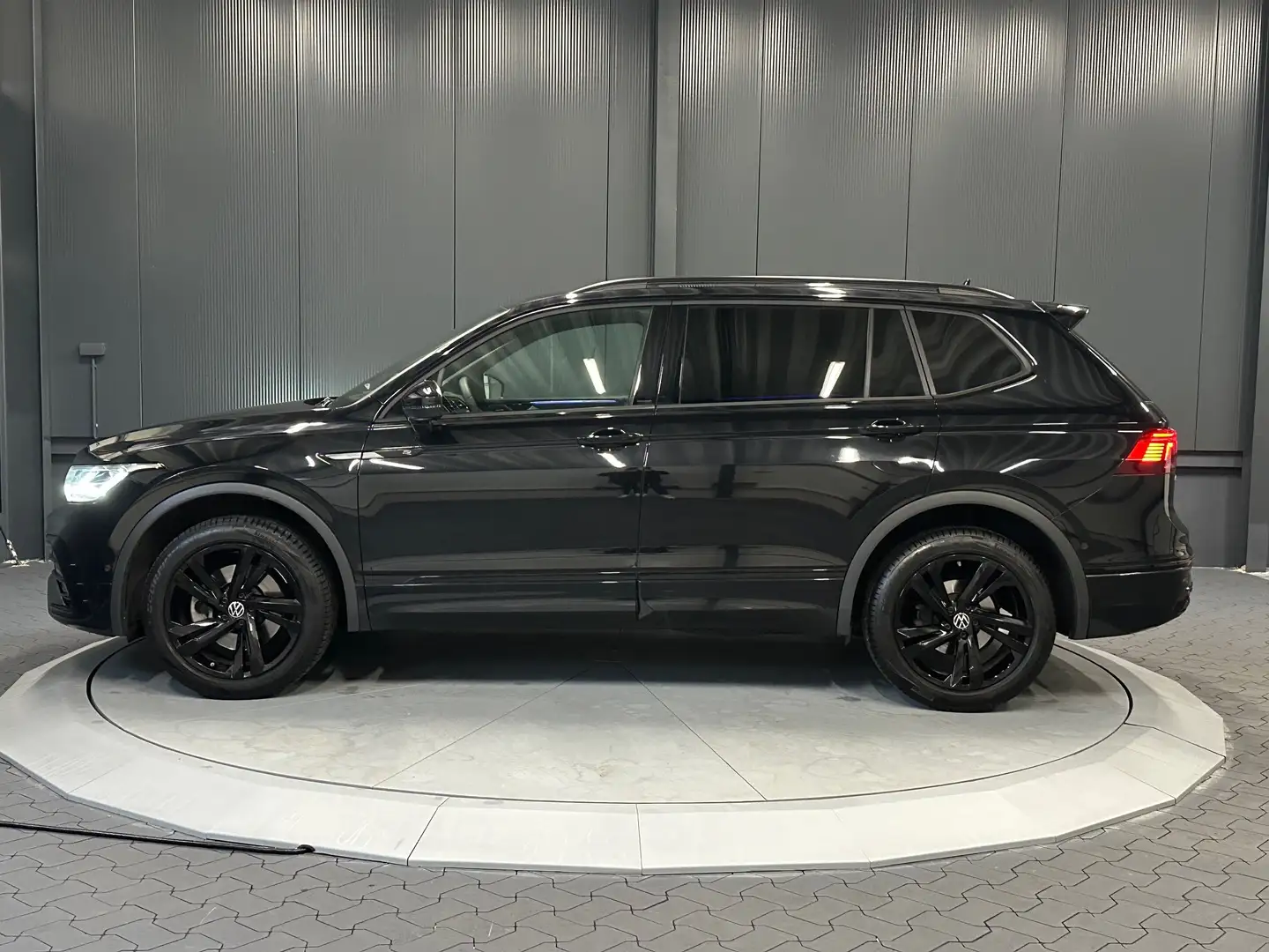 Volkswagen Tiguan Allspace R-Line 4Motion*Black Style*HIFI*HUD*Navi/PRO*DCC* Schwarz - 2