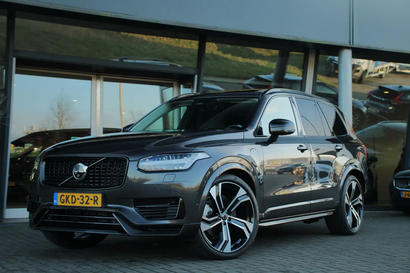 Volvo XC90 T8 Recharge AWD Ultimate Dark | Luchtvering | Mass Gris - 2