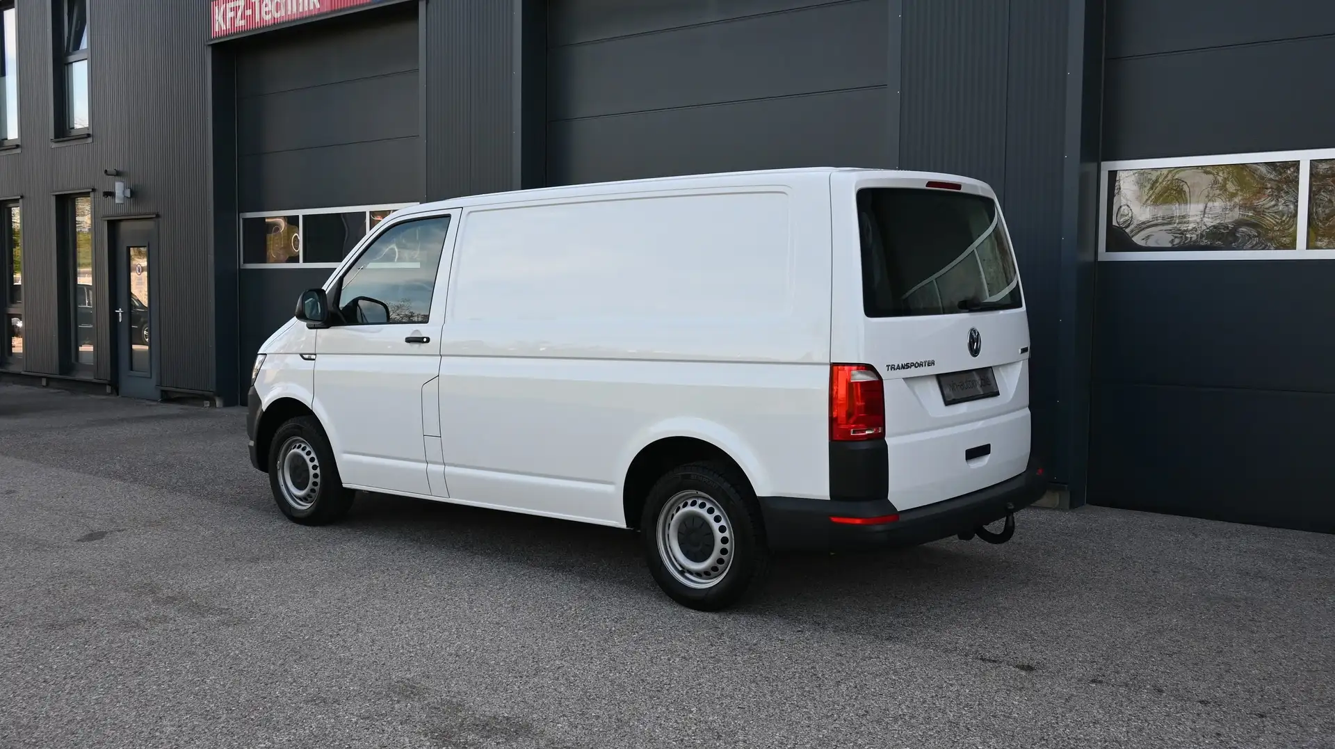 Volkswagen T6 Kastenwagen KR 2,0 TDI 4Motion / AHV / SPERRE / Weiß - 2
