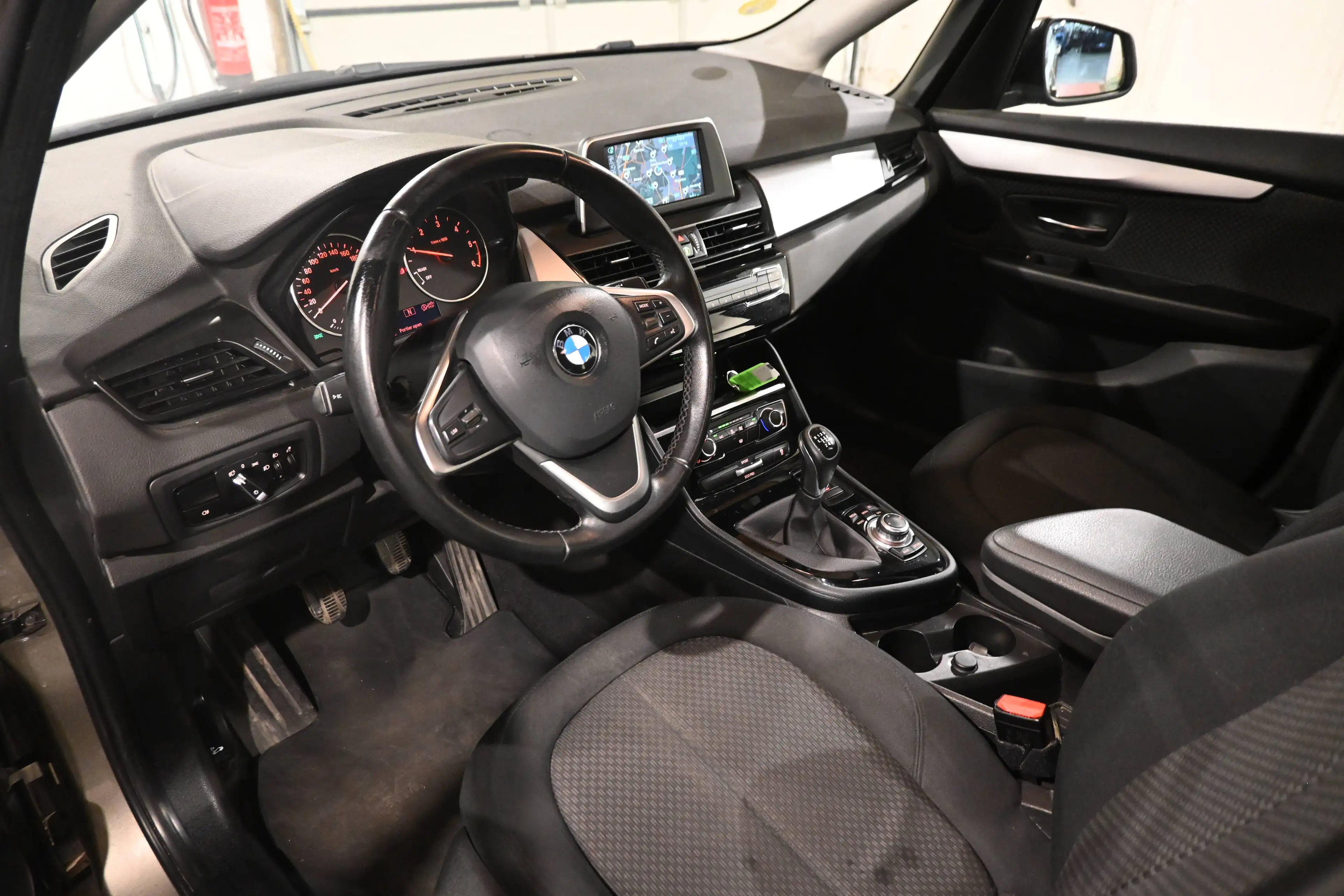 BMW 216 dA Active Tourer / GPS NAVIGATION / BLUETOOTH / PDC !! — photo 8