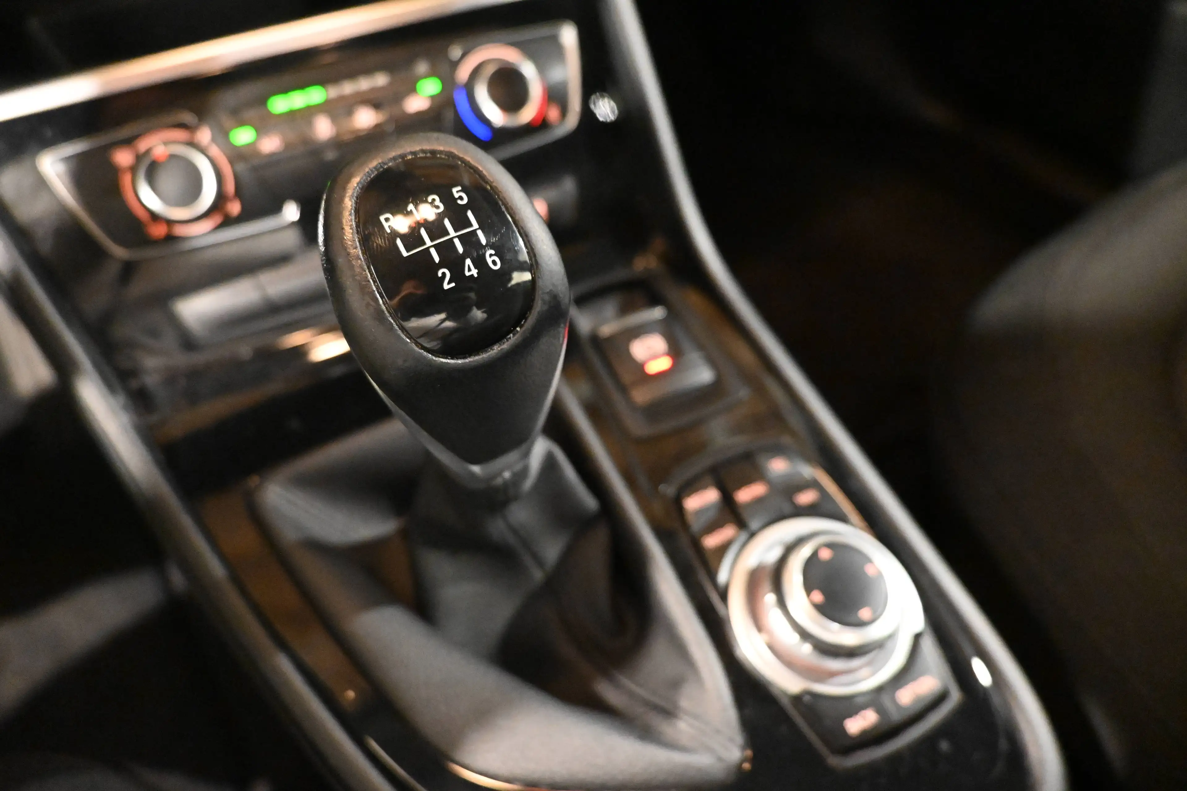 BMW 216 dA Active Tourer / GPS NAVIGATION / BLUETOOTH / PDC !! — photo 9