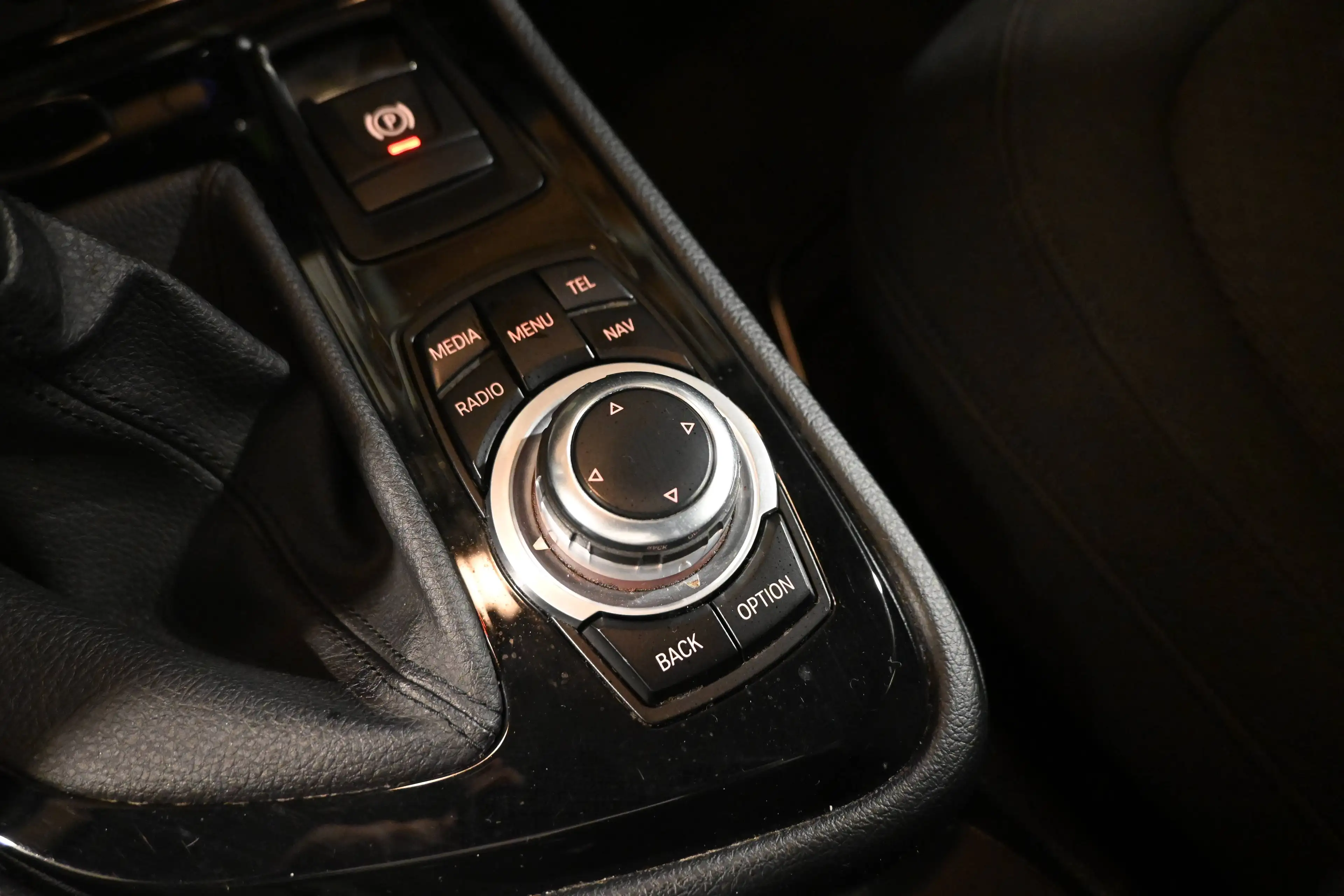 BMW 216 dA Active Tourer / GPS NAVIGATION / BLUETOOTH / PDC !! — photo 11