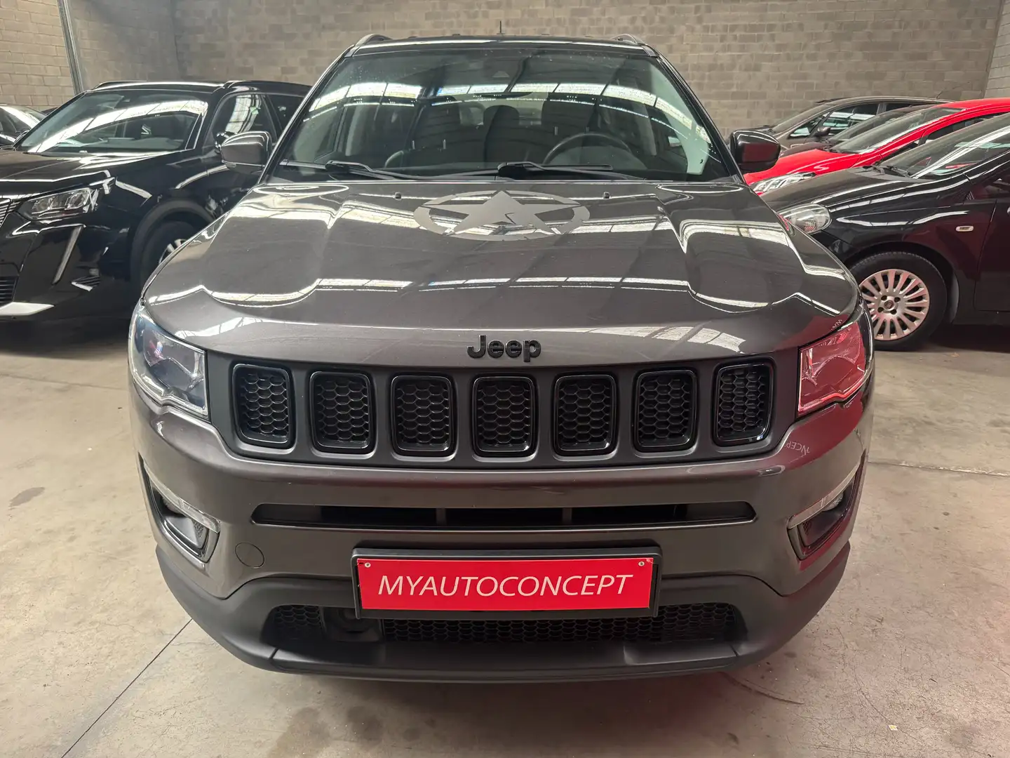 Jeep Compass Compass 1.6 MJD 4x2 Blackstar (EU6d) Grijs - 2