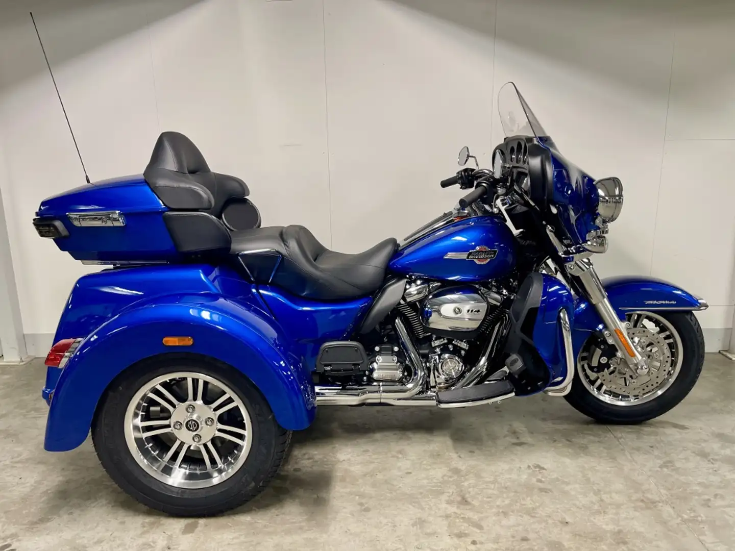 Harley-Davidson Tri Glide NIEUW TRIKE CENTER FREEWHEELER / ULTRA Black - 2