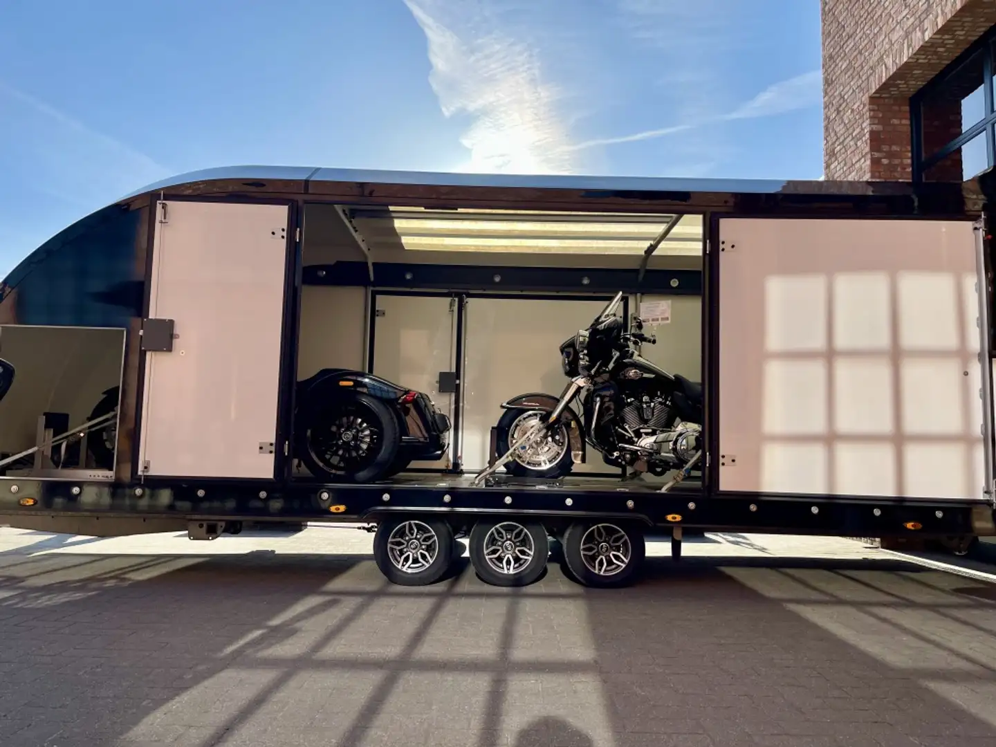 Harley-Davidson Tri Glide NIEUW TRIKE CENTER FREEWHEELER / ULTRA Black - 1